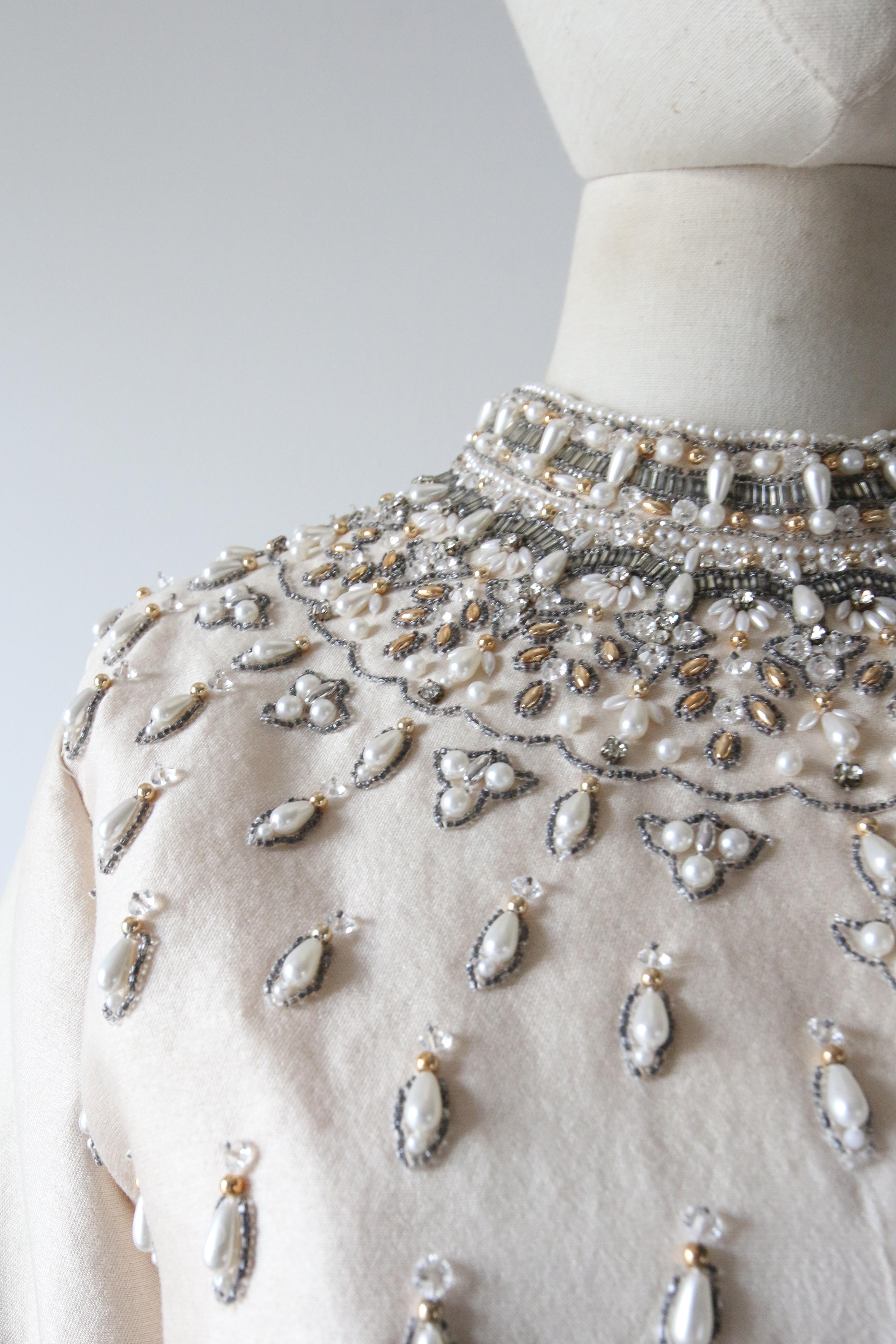 Vintage 1960er Cremefarbenes perlenbesetztes Vintage-Hochzeitskleid aus Seide original 1960er Jahre UK 12 Us 8  im Angebot 2