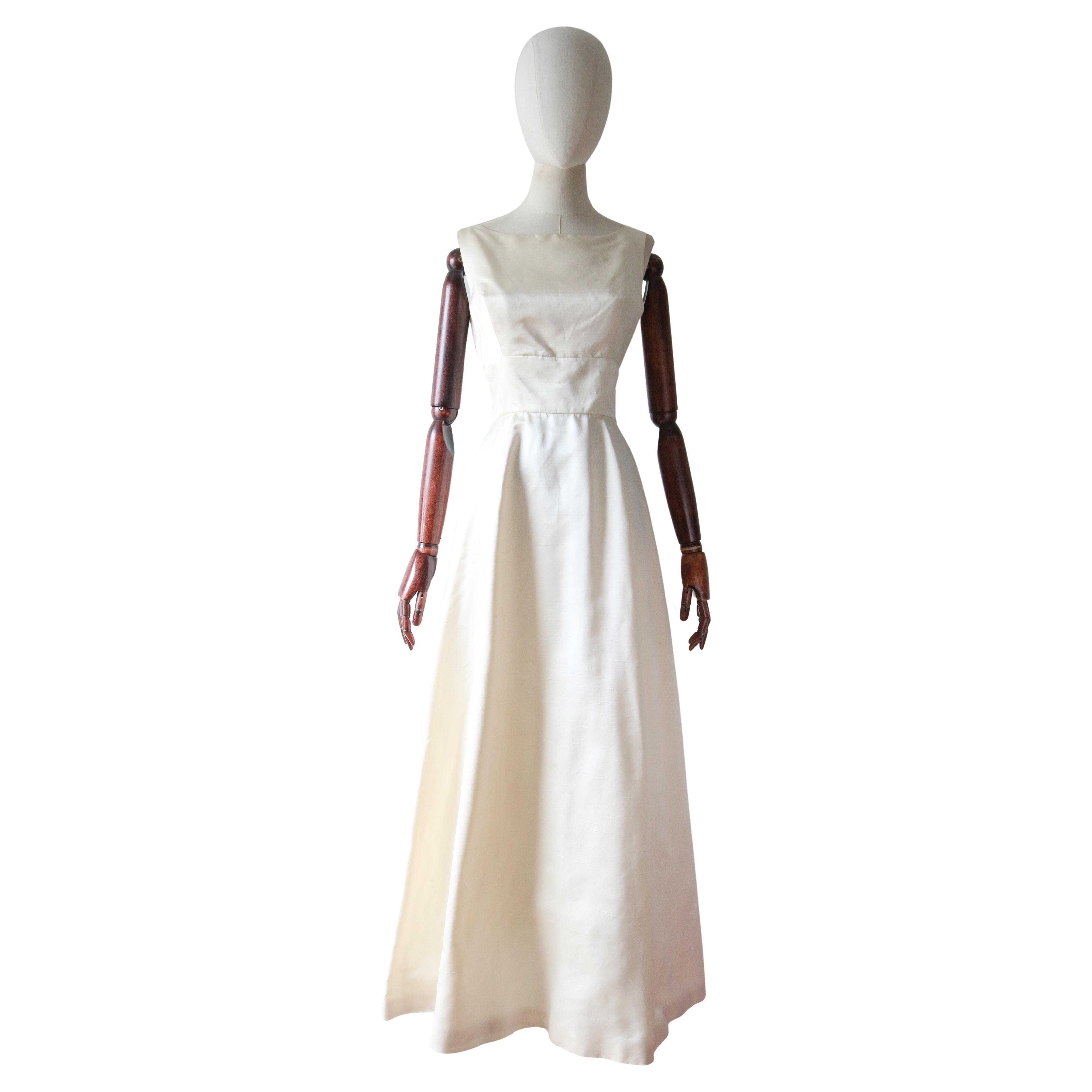 Vestido Vintage 1960's Crema Seda Lazo Espalda vestido de novia vintage UK 6 US 2 en venta