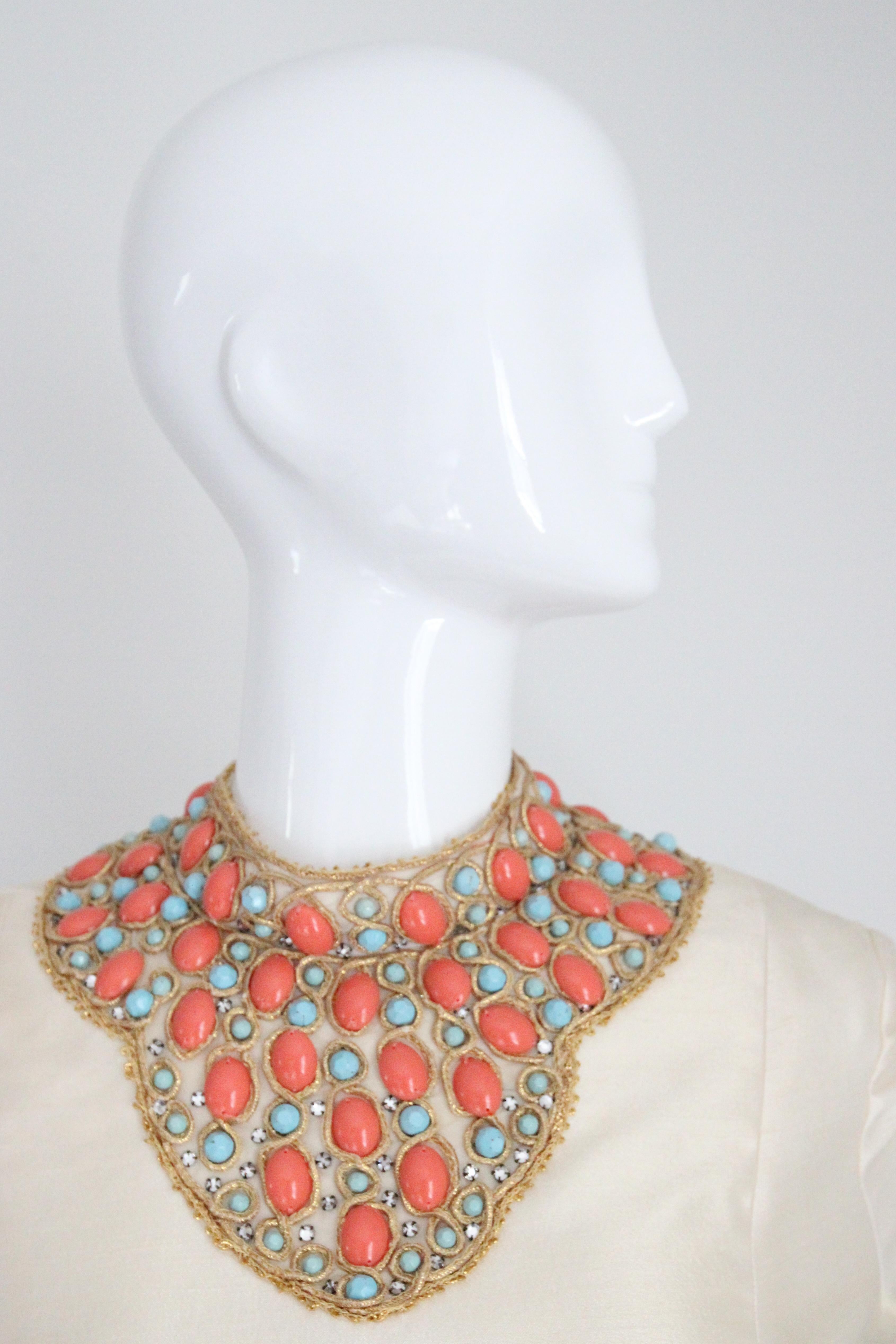 Cocktailkleid aus cremefarbener Seide und türkisfarbener Koralle mit Perlen, Gino Charles, 1960er Jahre im Zustand „Relativ gut“ im Angebot in Cheltenham, GB