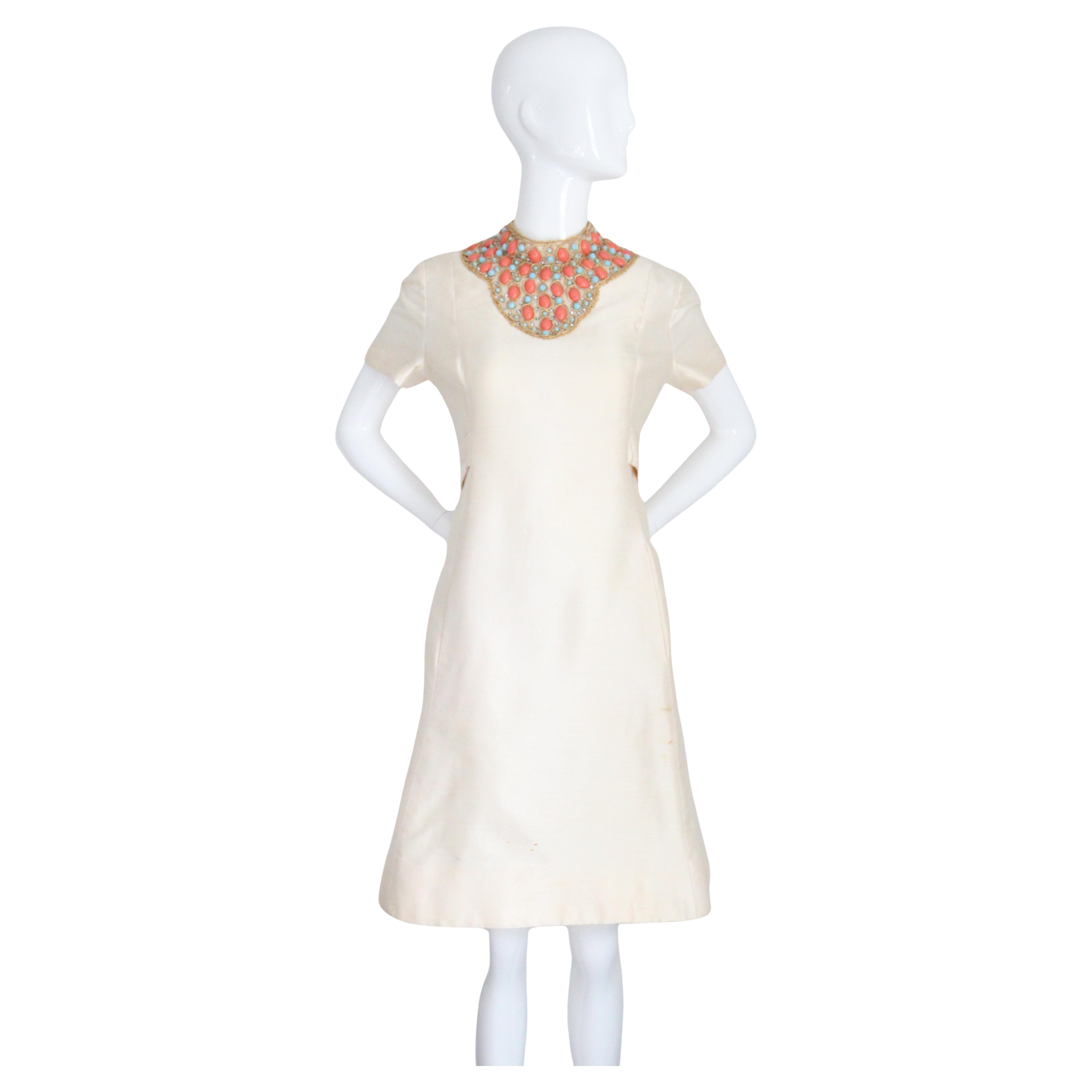 Robe de cocktail vintage Gino Charles des années 1960, en soie crème, turquoise, corail perlé