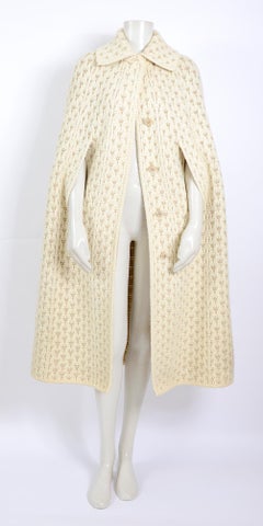 Vintage 1960s creation Albertina Roma 100% wool knitted cream cape