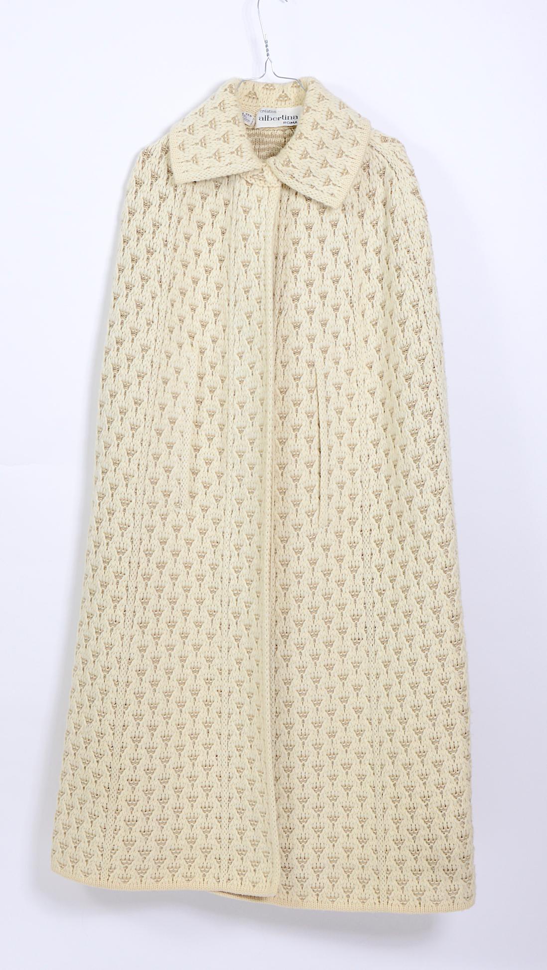 Women's Vintage 1960s creation Albertina Roma 100% wool knitted cream cape