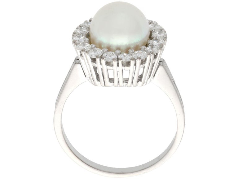 Vintage 1960s Cultured Pearl and Diamond White Gold Cocktail Ring In Excellent Condition For Sale In Jesmond, Newcastle Upon Tyne