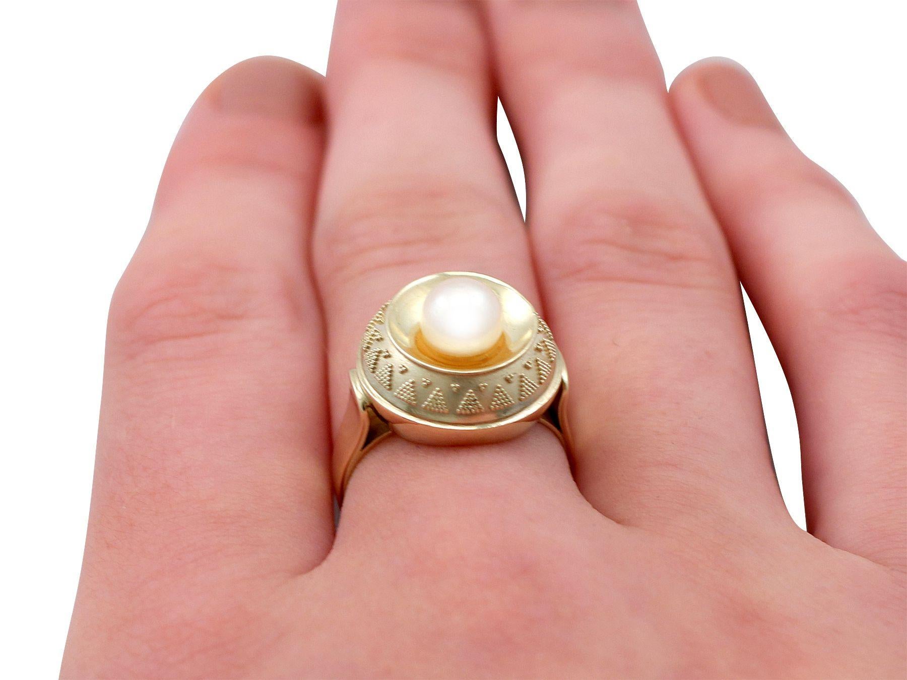 1960s Cultured Pearl 14K Yellow Gold Cocktail Ring For Sale 2