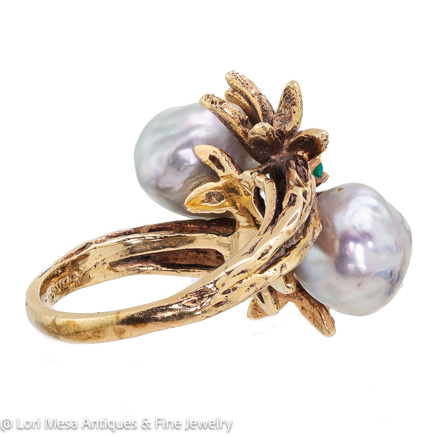 Vintage 1960s Cultured Pearl Emerald and 14KT Yellow Gold Ring In Good Condition For Sale In Wheaton, IL