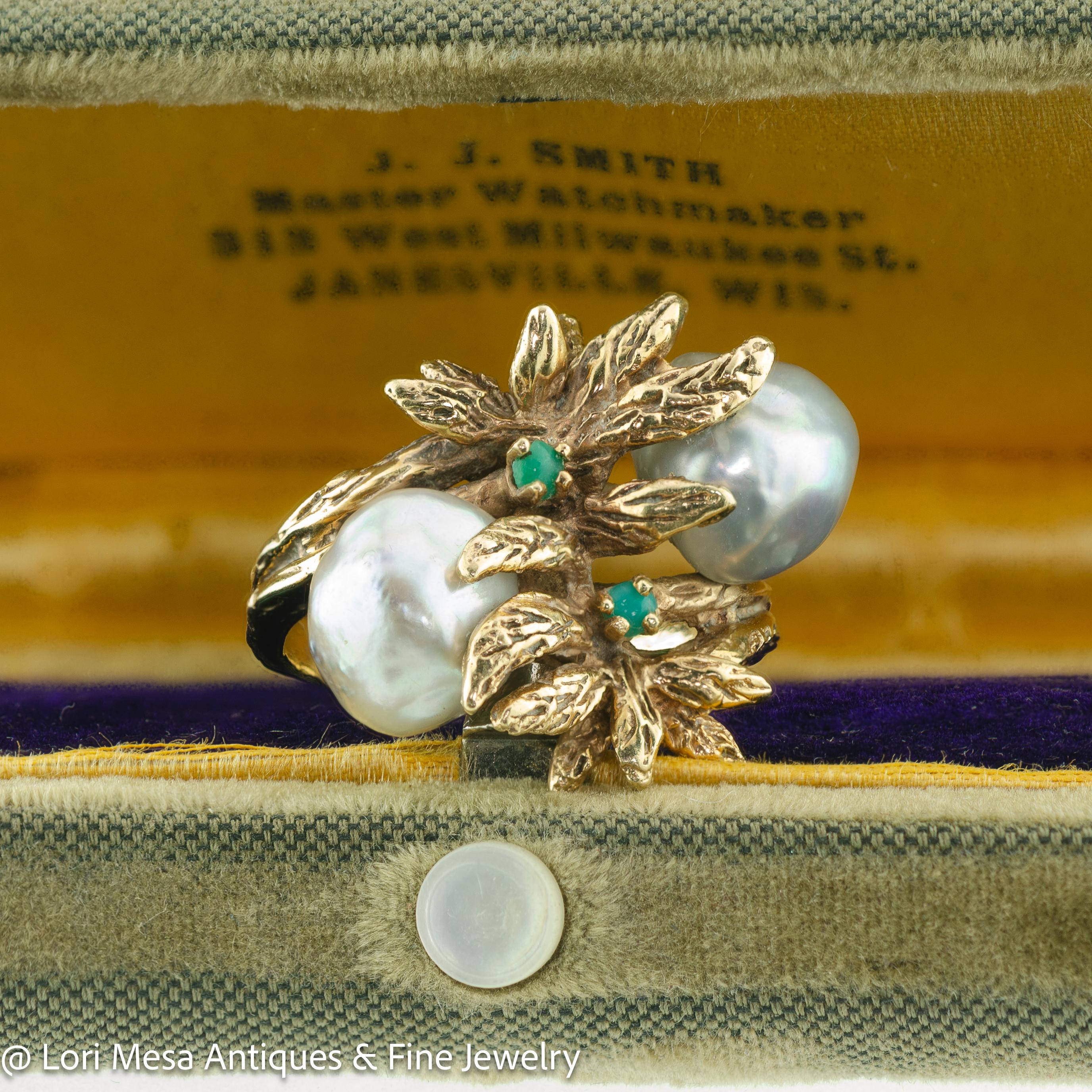Anello vintage del 1960 con smeraldo e perla coltivata in oro giallo 14KT In condizioni buone in vendita a Wheaton, IL
