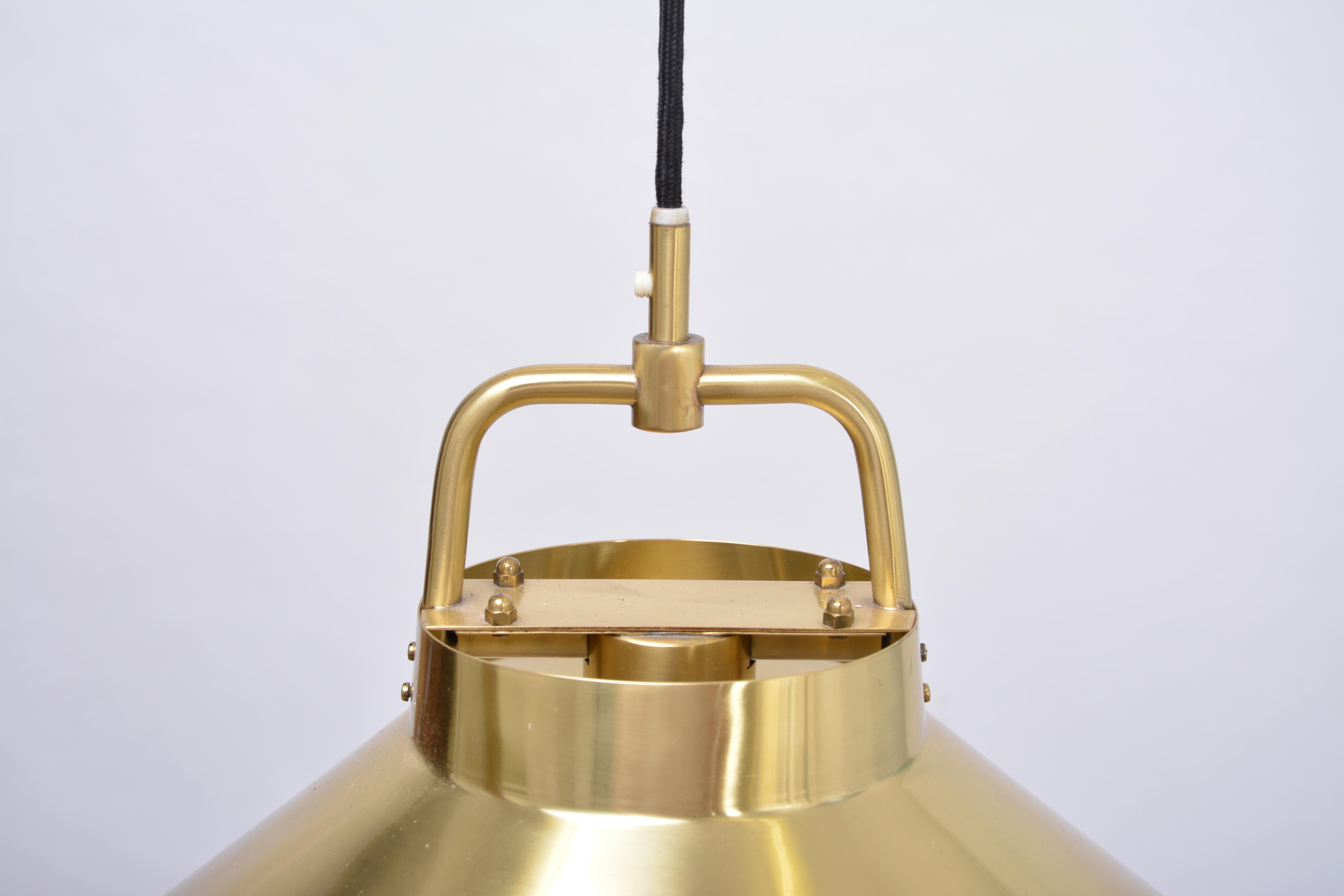 Danish Mid-Century Modern Brass pendant light by Fritz Schlegel for Lyfa (Moderne der Mitte des Jahrhunderts)