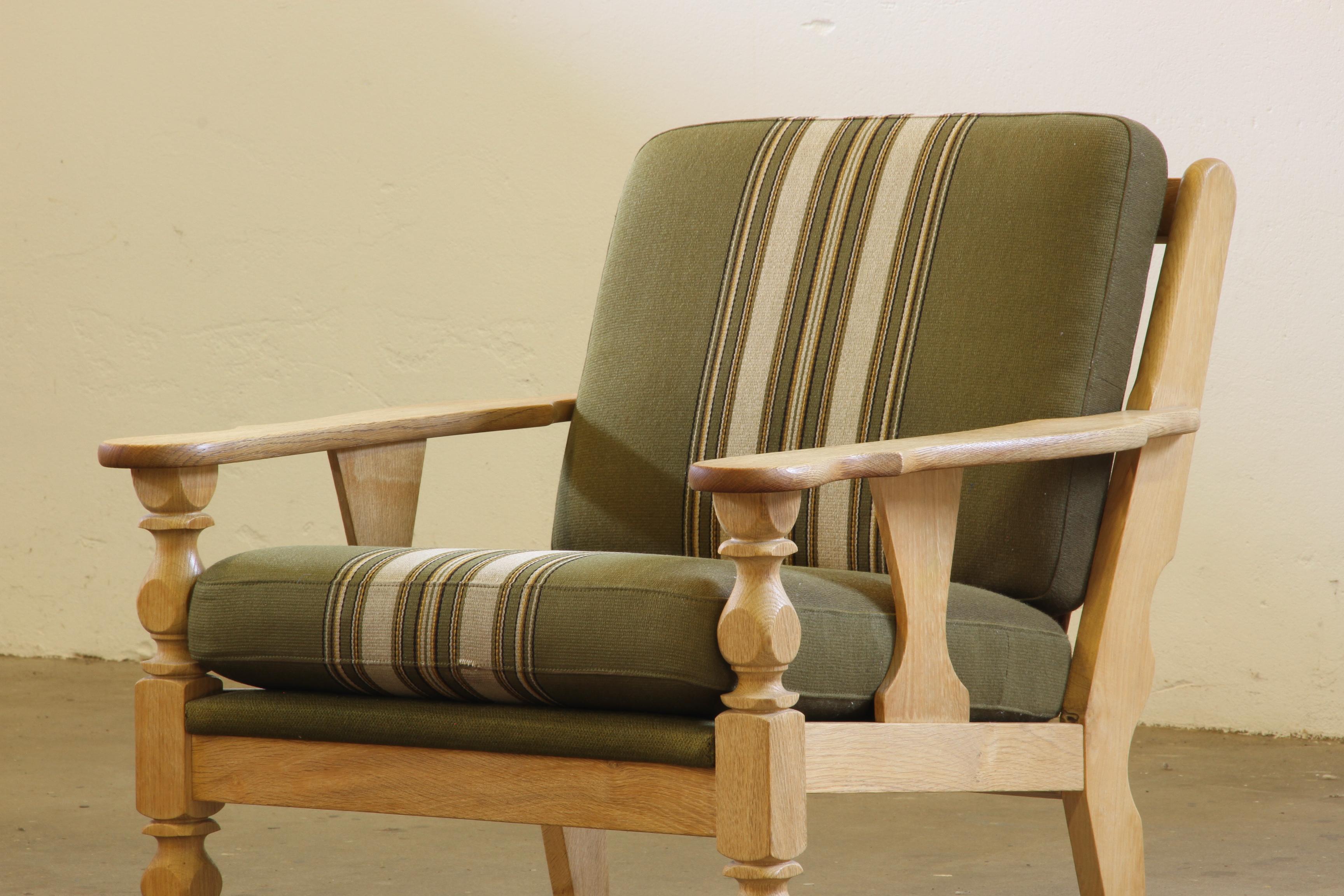 Sedie da salotto danesi con schienale basso degli anni '60 in Oak Light, stile Henning Kjærnulf In condizioni buone in vendita a Store Heddinge, DK