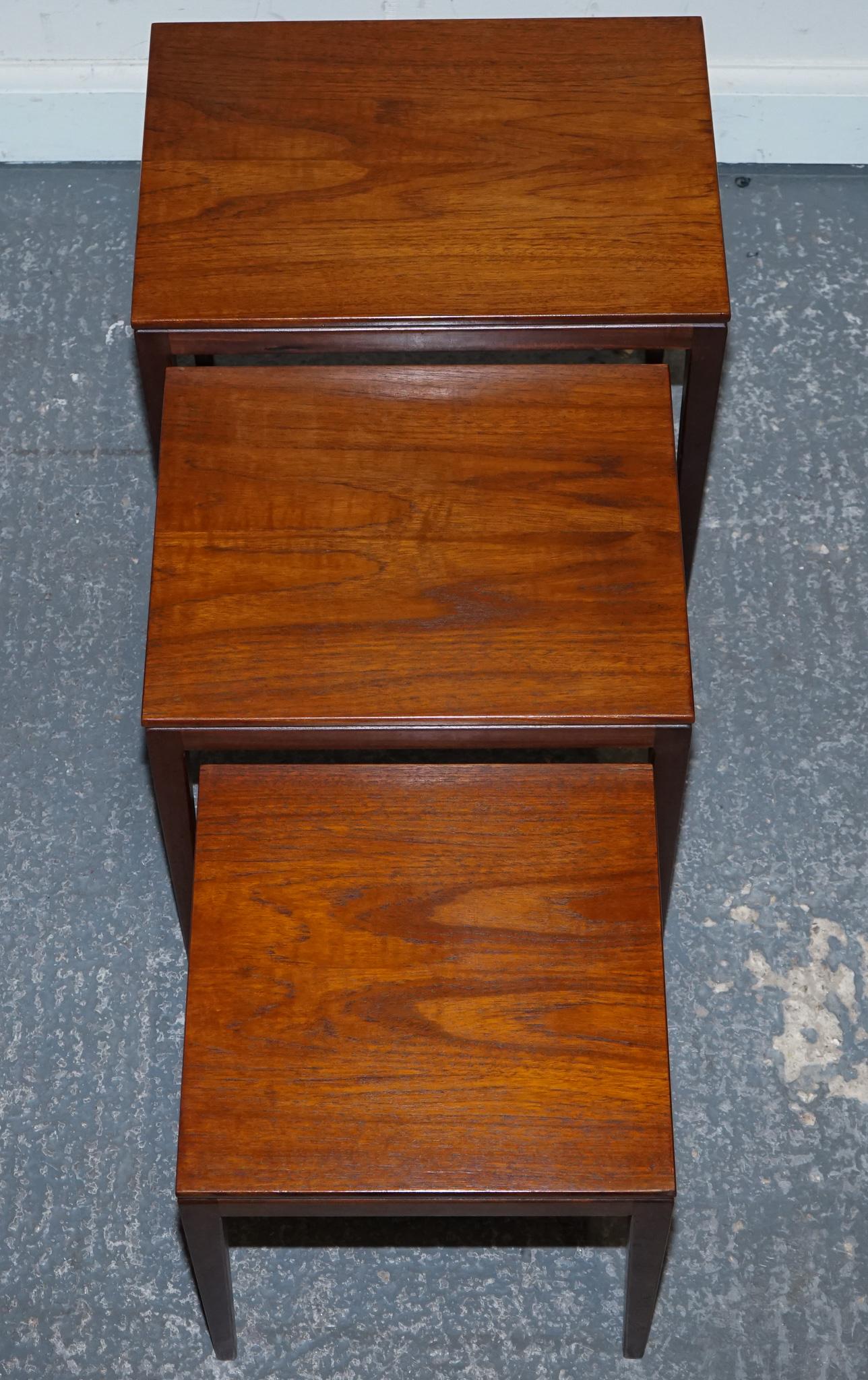 ViNTAGE 1960'S DANISH MID CENTRY TEAK NEST OF THREE TABLES For Sale 3