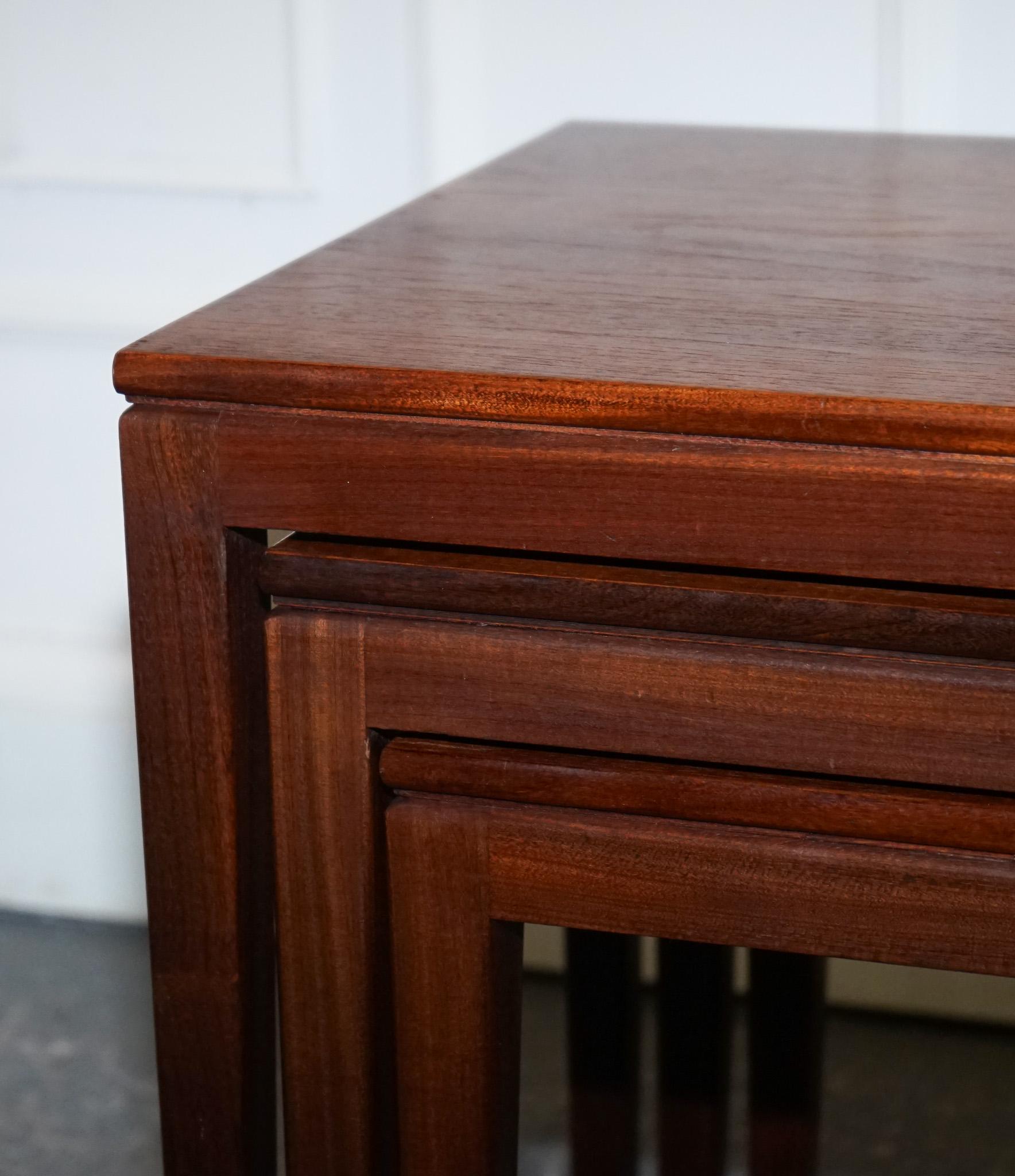 ViNTAGE 1960'S DANISH MID CENTRY TEAK NEST OF THREE TABLES For Sale 4