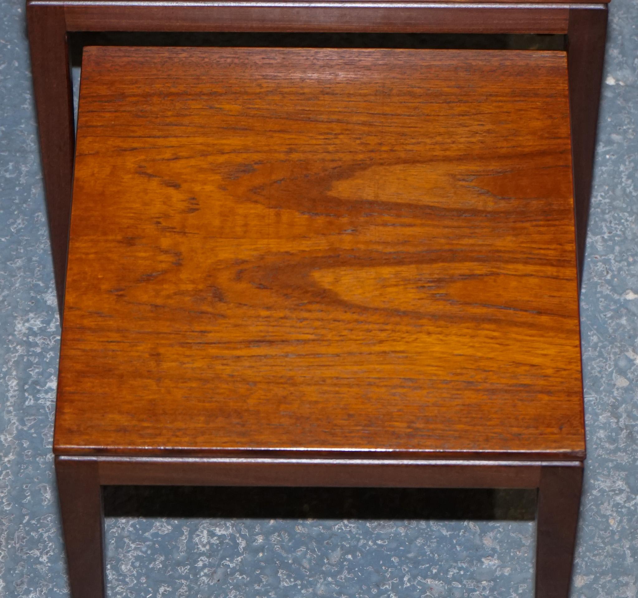 ViNTAGE 1960'S DANISH MID CENTRY TEAK NEST OF THREE TABLES In Good Condition For Sale In Pulborough, GB