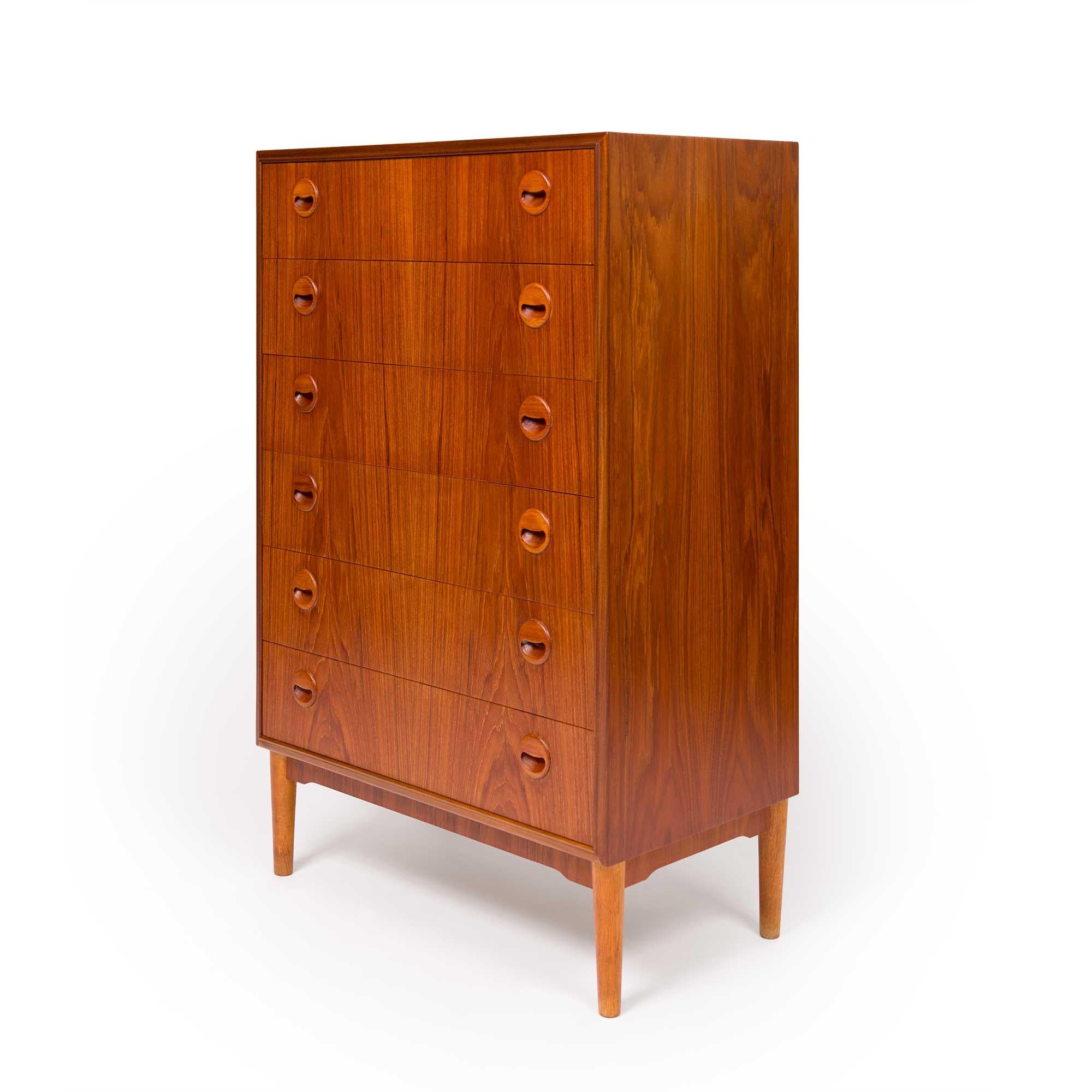 This beautifully constructed Danish mid-century teak tallboy chest of drawers was manufactured in the Demark in the 1960s. This stunning modern Danish mid-century Teak Tallboy with exquisite teak wood grain is a testament to unparalleled