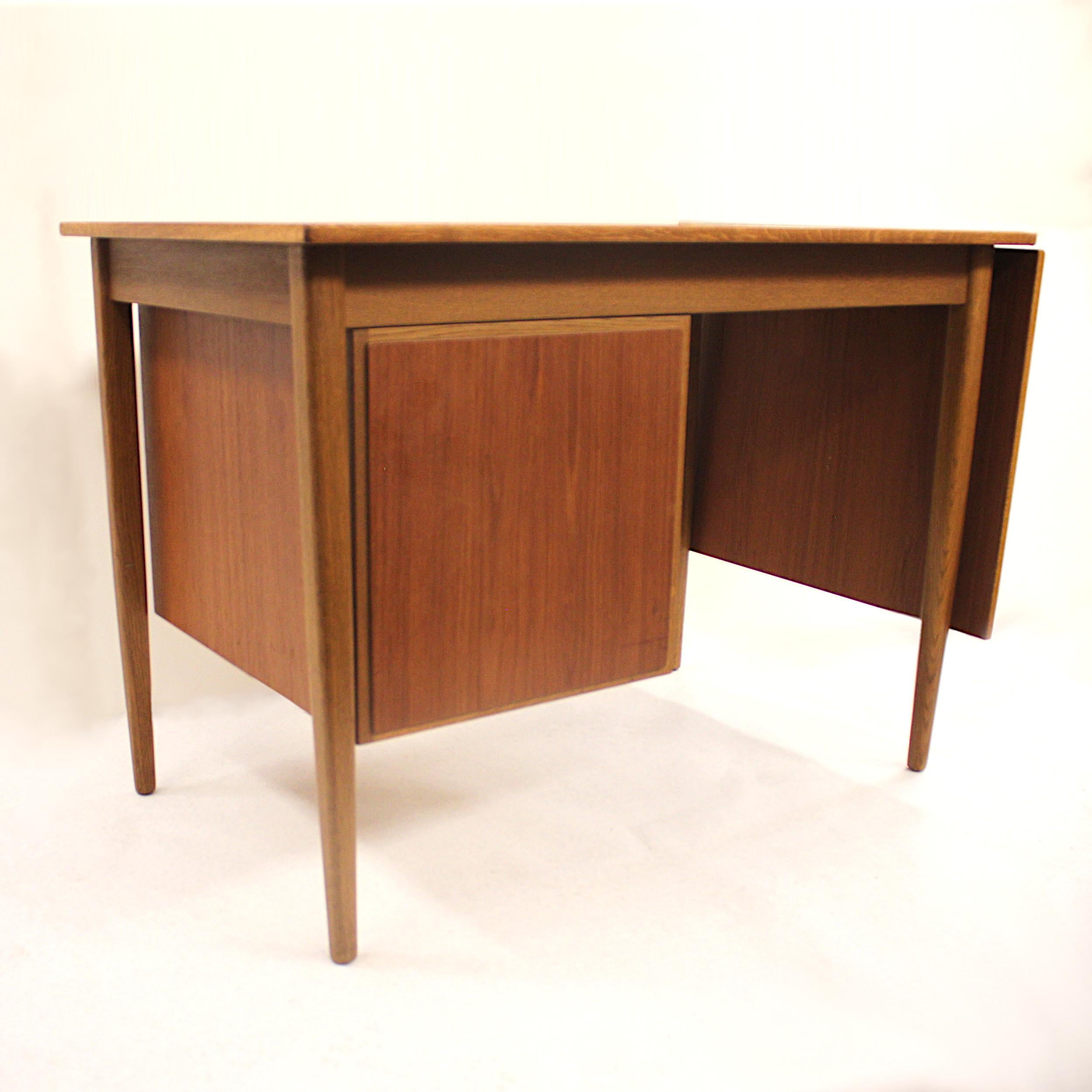 Mid-20th Century Vintage 1960s Danish Modern Arne Vodder Style Convertible Drop-Leaf Teak Desk