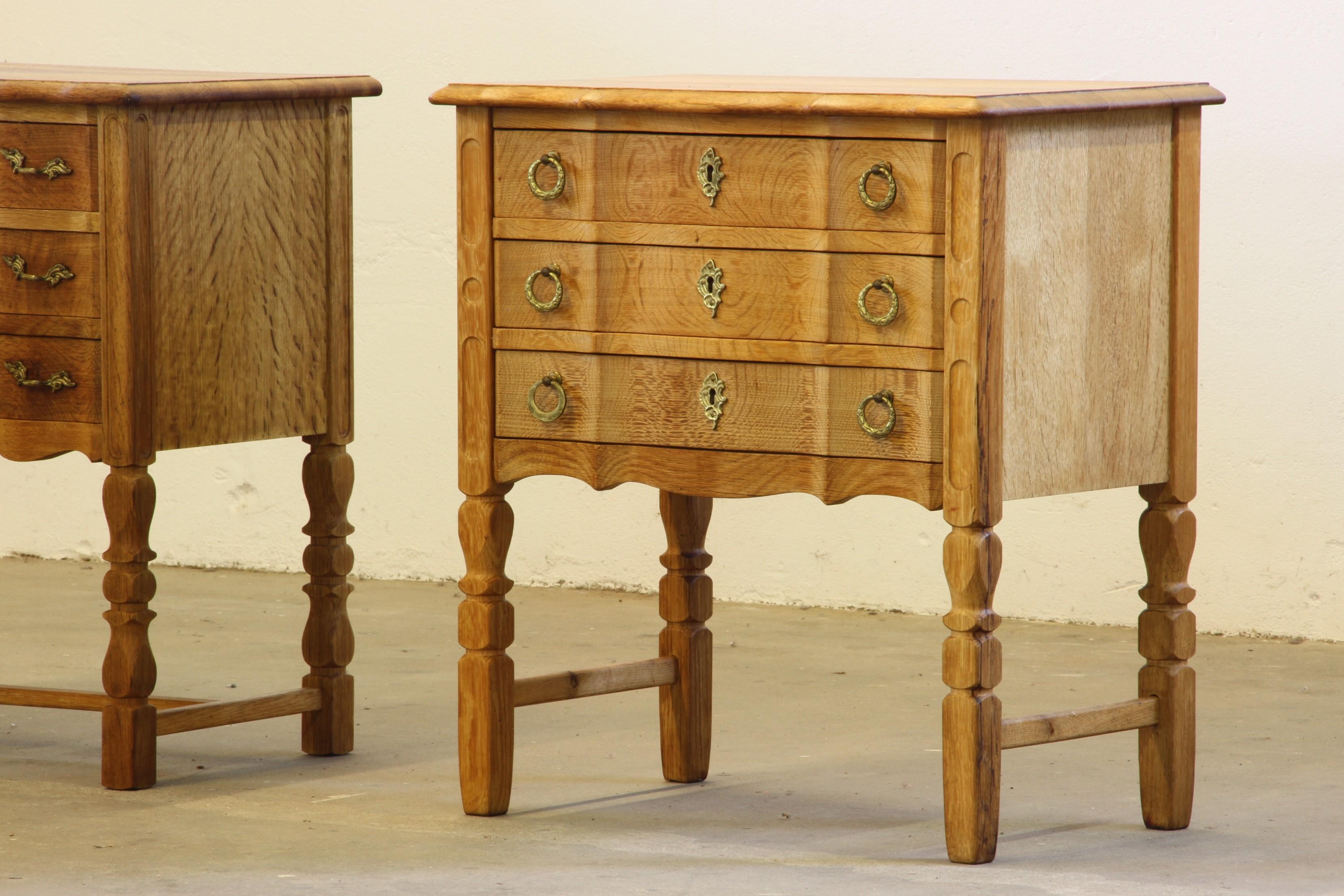 Mid-Century Modern Vintage 1960s Danish Modern Oak Nightstands, Bedside Tables, Kjærnulf Style en vente