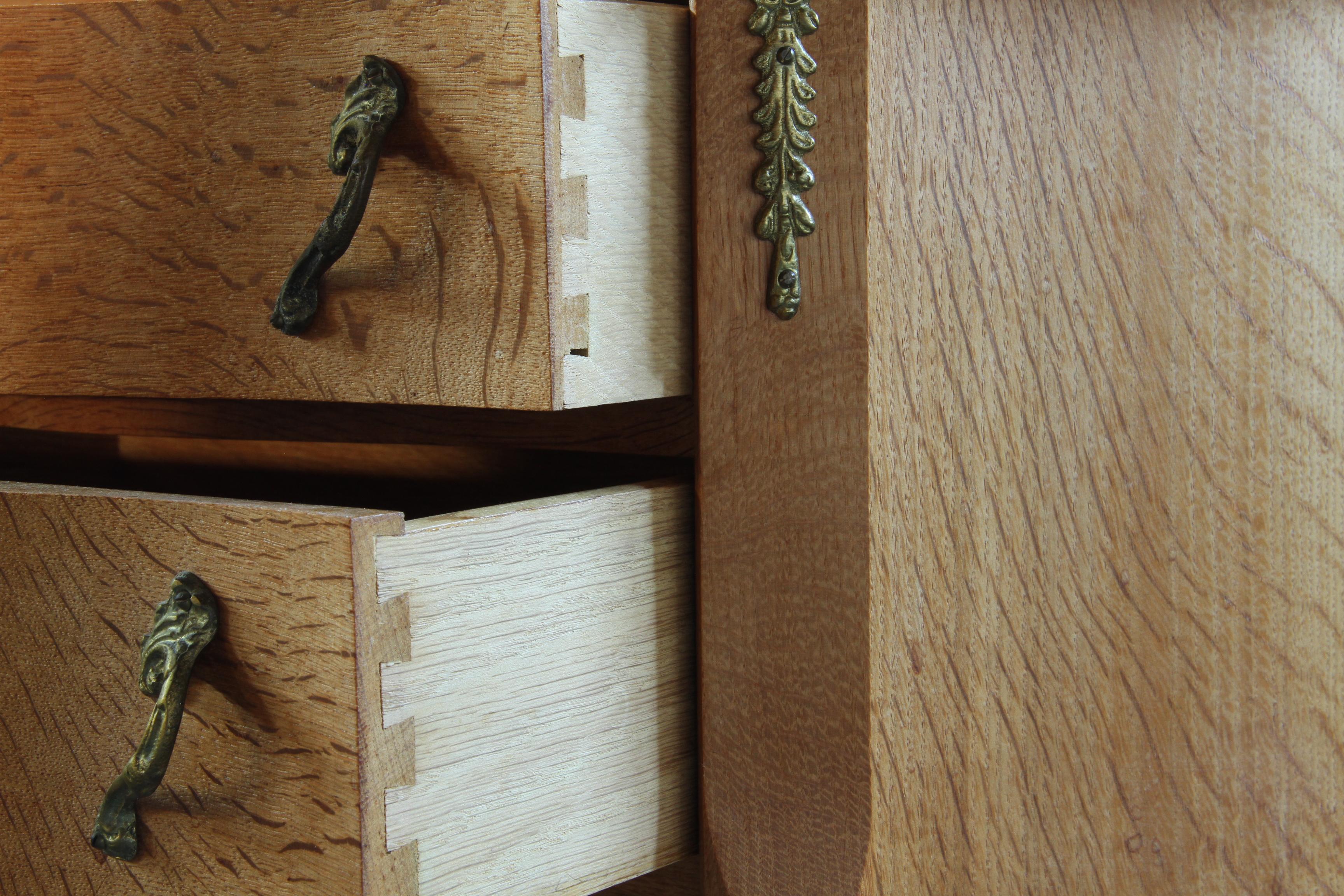 Comodini danesi moderni in Oak del 1960 - Henning Kjærnulf stile barocco in vendita 3