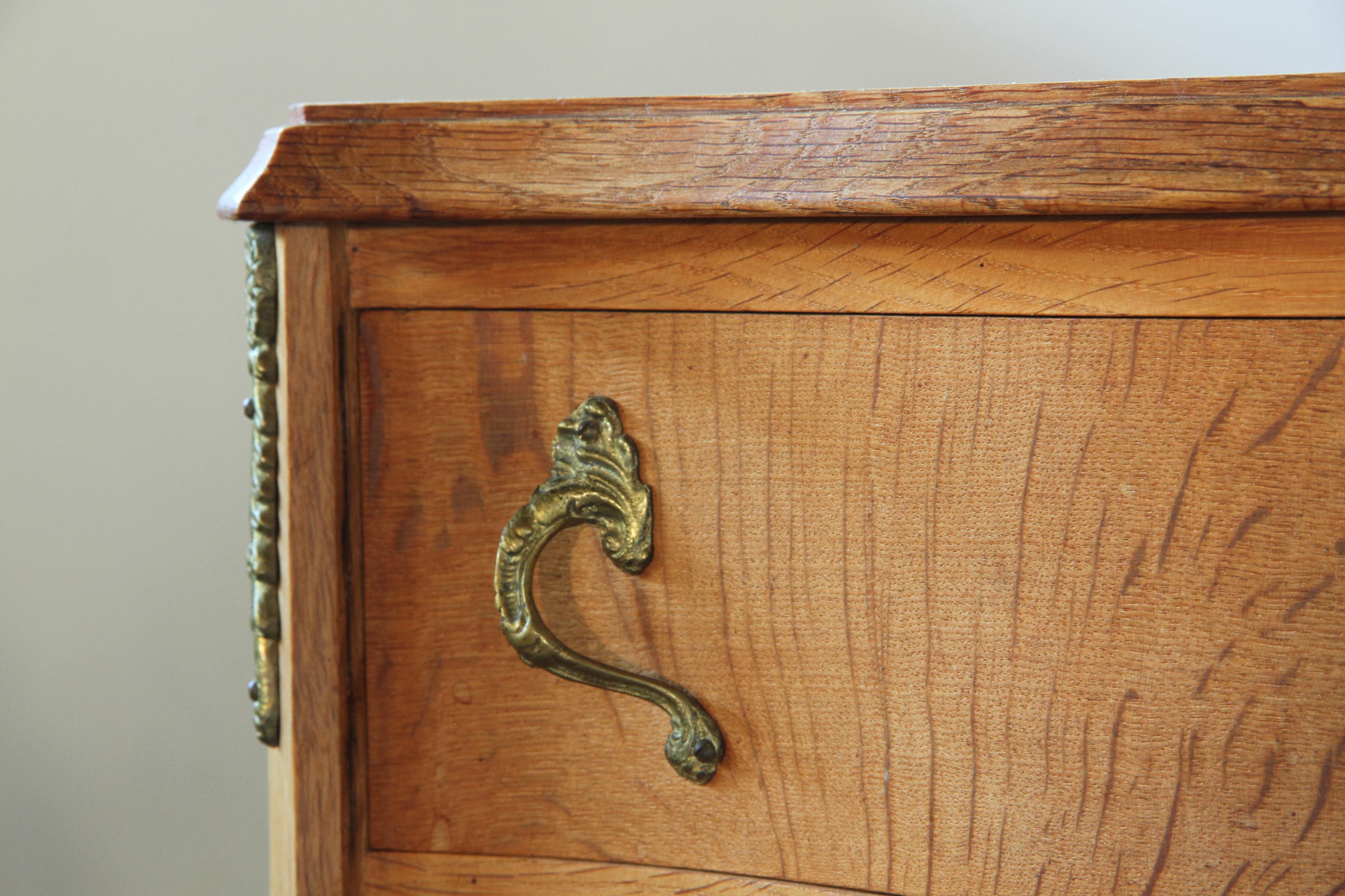 Comodini danesi moderni in Oak del 1960 - Henning Kjærnulf stile barocco in vendita 4