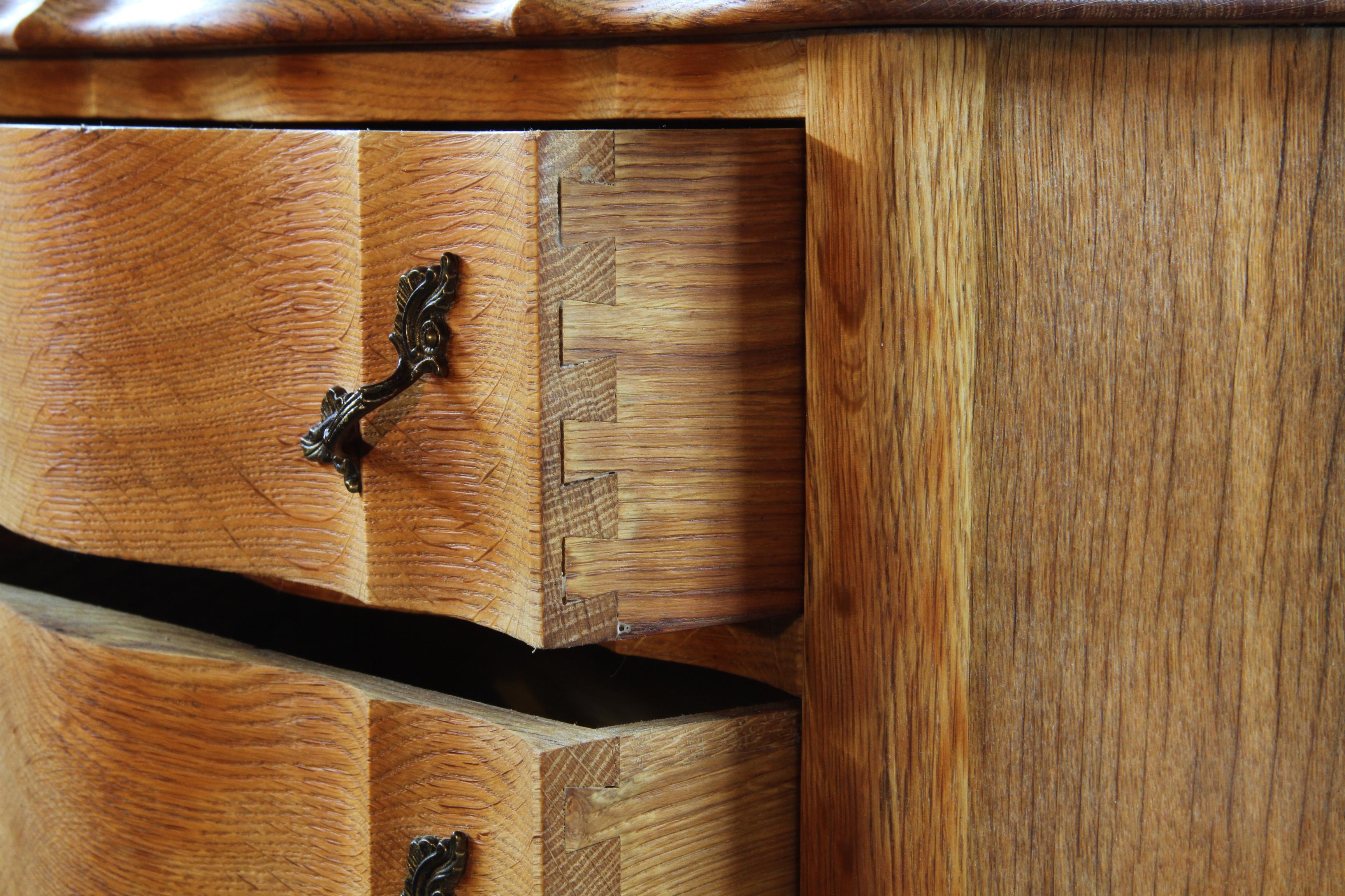 Comodini danesi moderni in Oak del 1960 - Henning Kjærnulf stile barocco in vendita 10