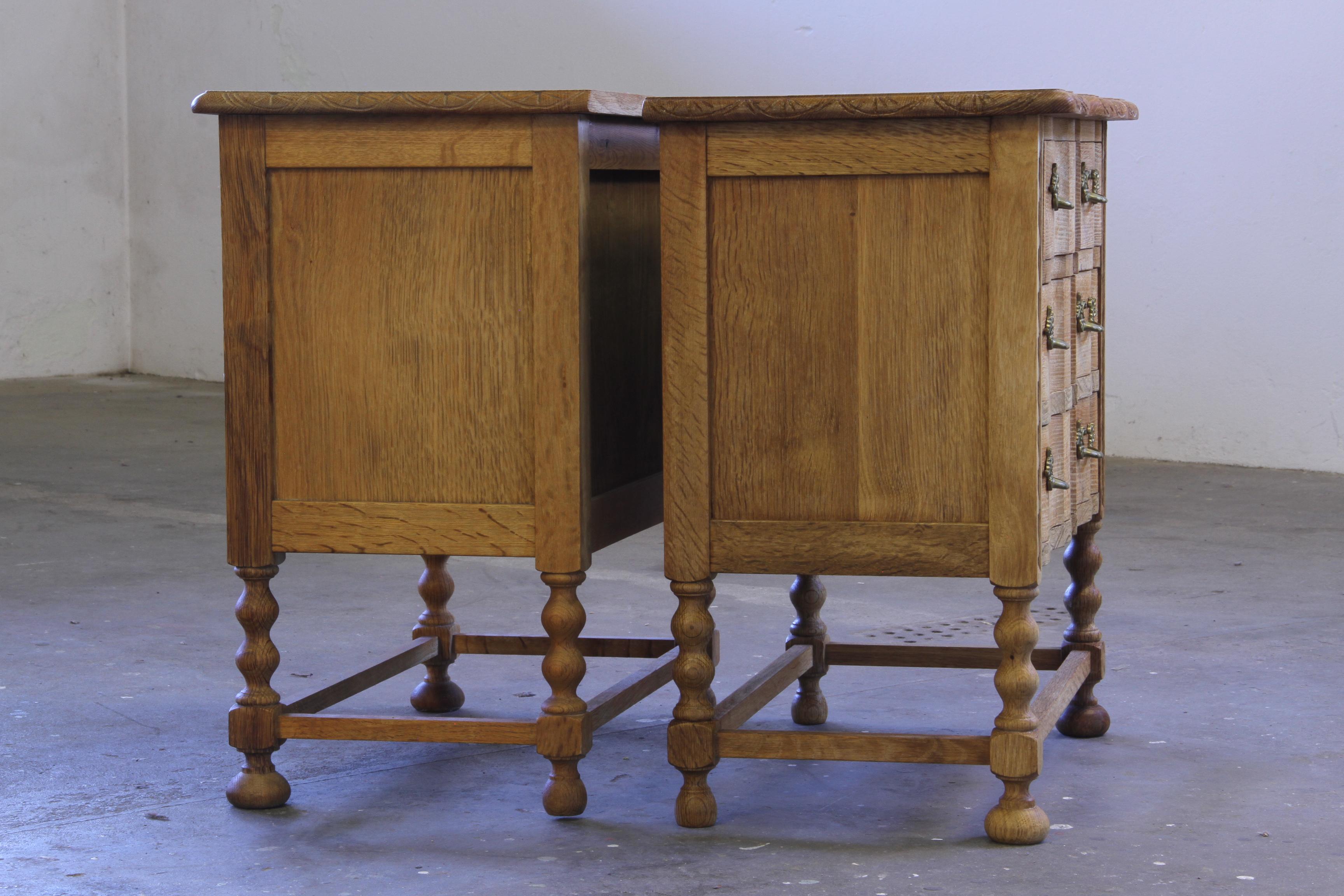 Vintage 1960s Danish Modern Oak Nightstands dans le style de Henning Kjærnulf en vente 4