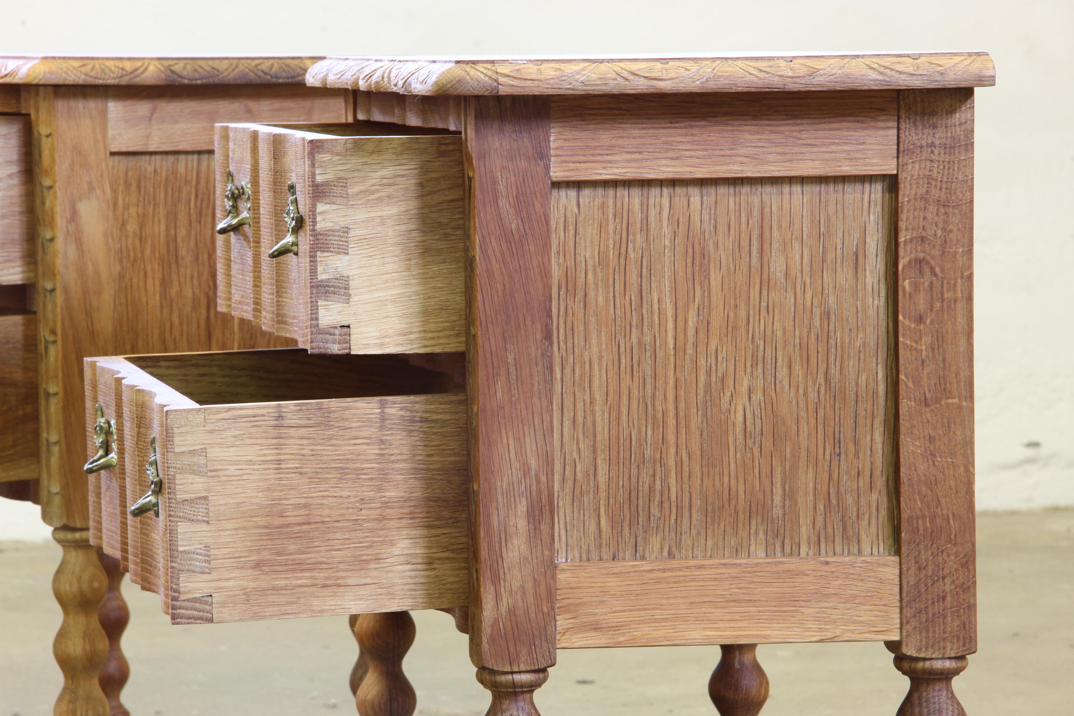 Comodini in quercia moderni danesi d'epoca degli anni '60 nello stile di Henning Kjærnulf in vendita 6