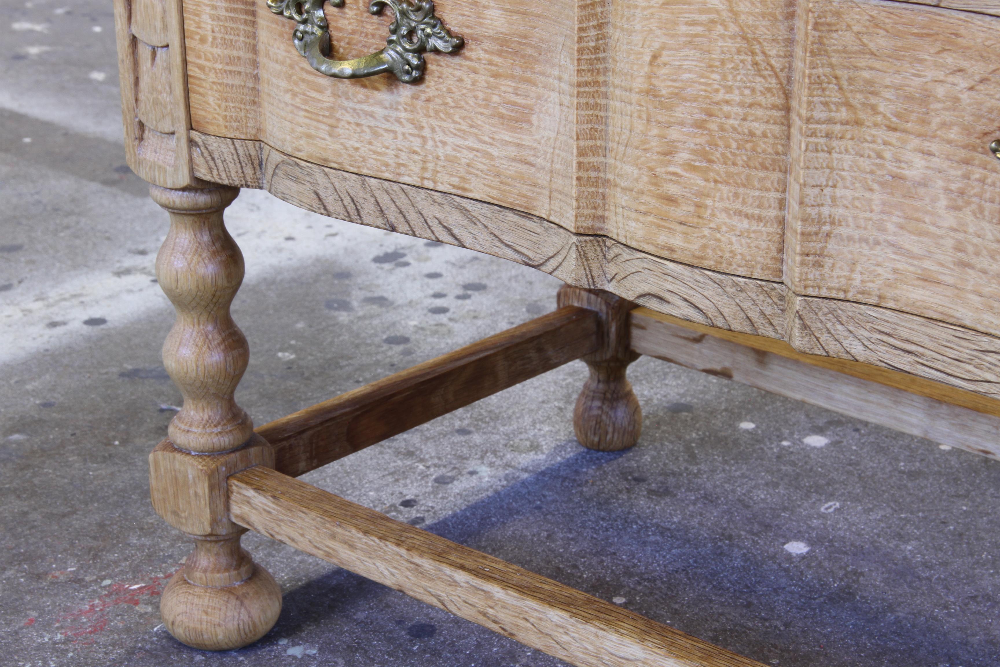 Vintage 1960s Danish Modern Oak Nightstands dans le style de Henning Kjærnulf en vente 10