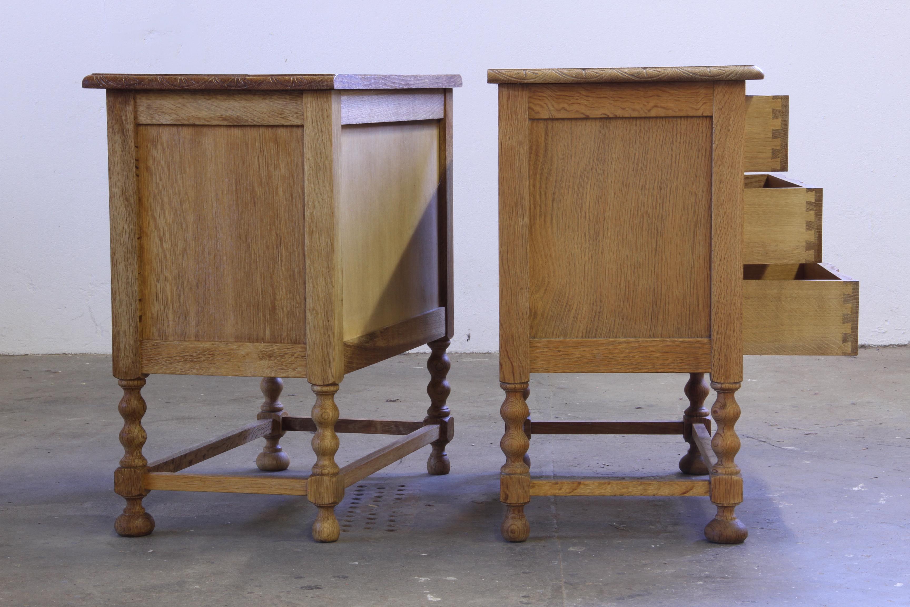 Vintage 1960s Danish Modern Oak Nightstands dans le style de Henning Kjærnulf en vente 11