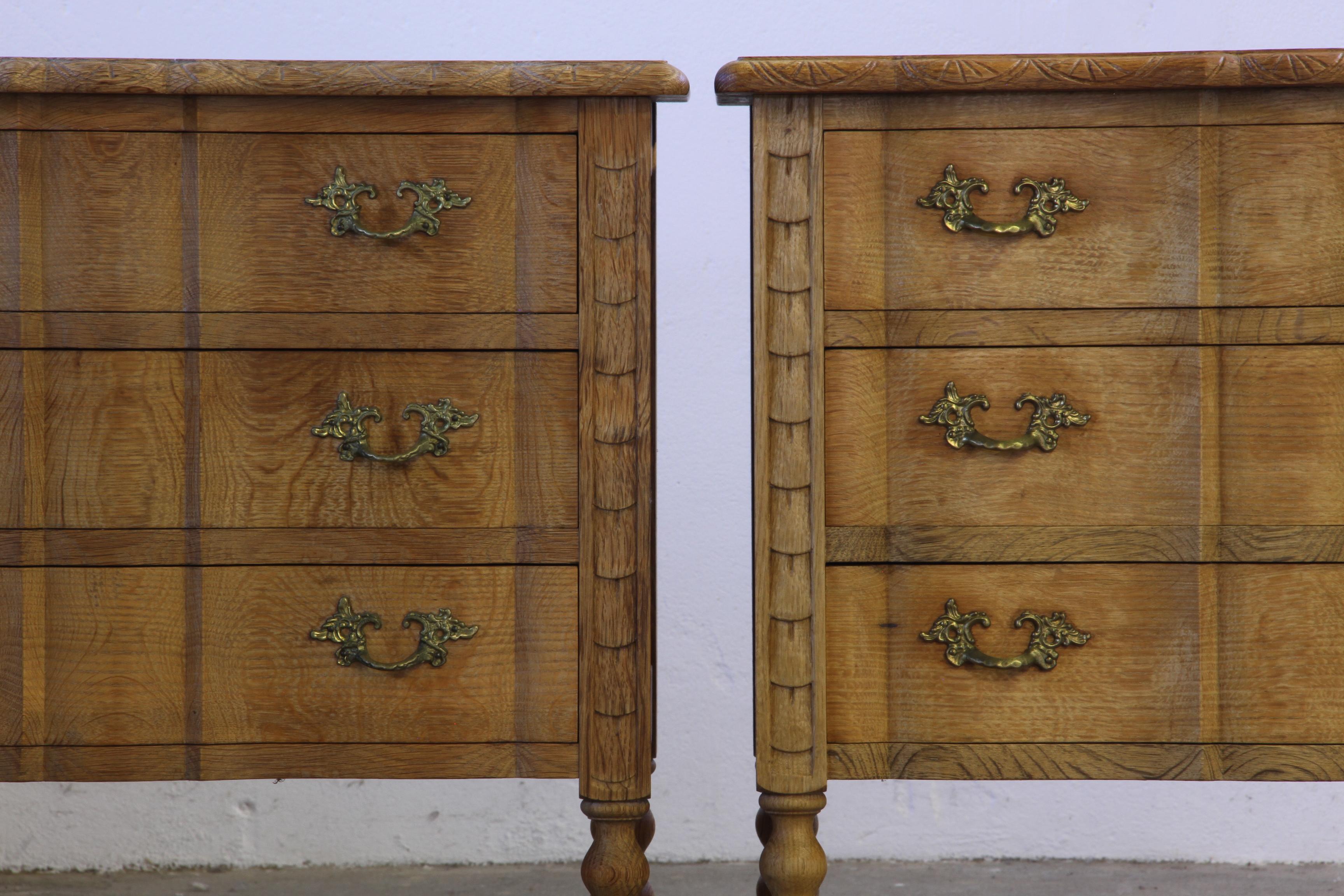 Danois Vintage 1960s Danish Modern Oak Nightstands dans le style de Henning Kjærnulf en vente