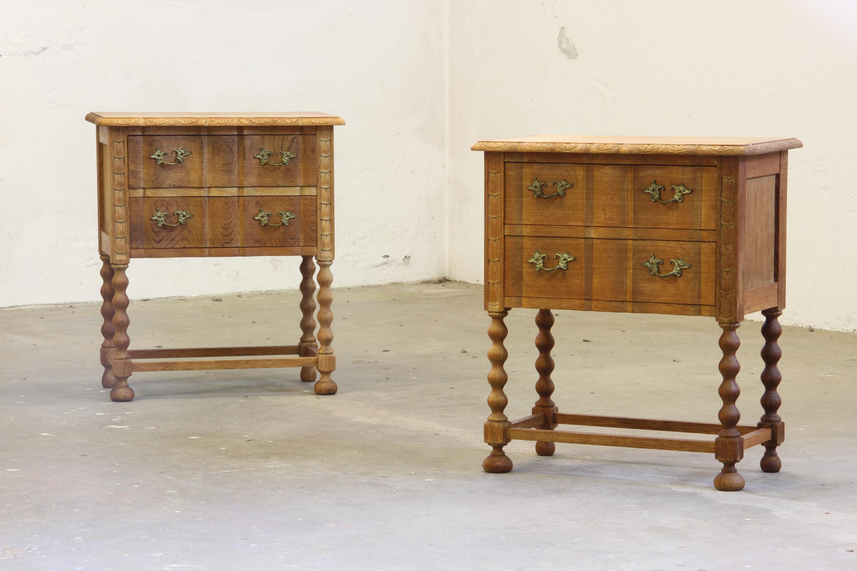 Ottone Comodini in quercia moderni danesi d'epoca degli anni '60 nello stile di Henning Kjærnulf in vendita