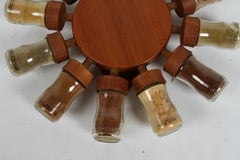 Dänisches modernes Vintage-Krug aus Teakholz und 12 Glasgefäß mit drehbarem Spice Wheel von Digsmed, 1960er Jahre