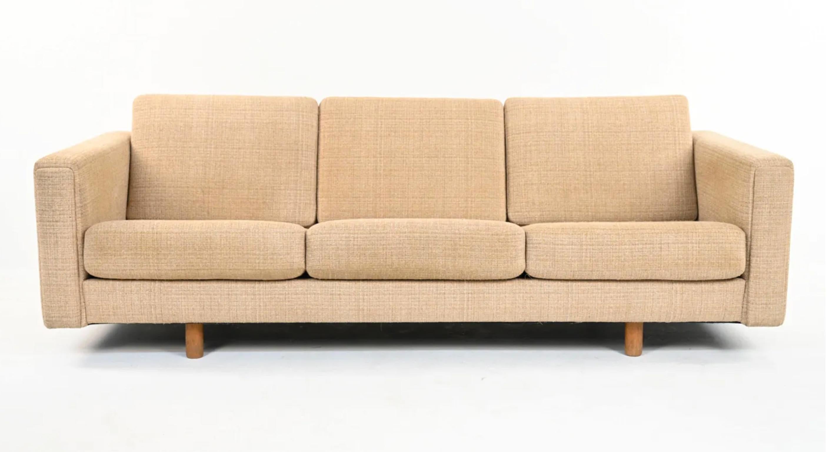 Canapé danois à trois places modèle GE-300/3 de Hans Wegner pour GETAMA, années 1960 en vente 2