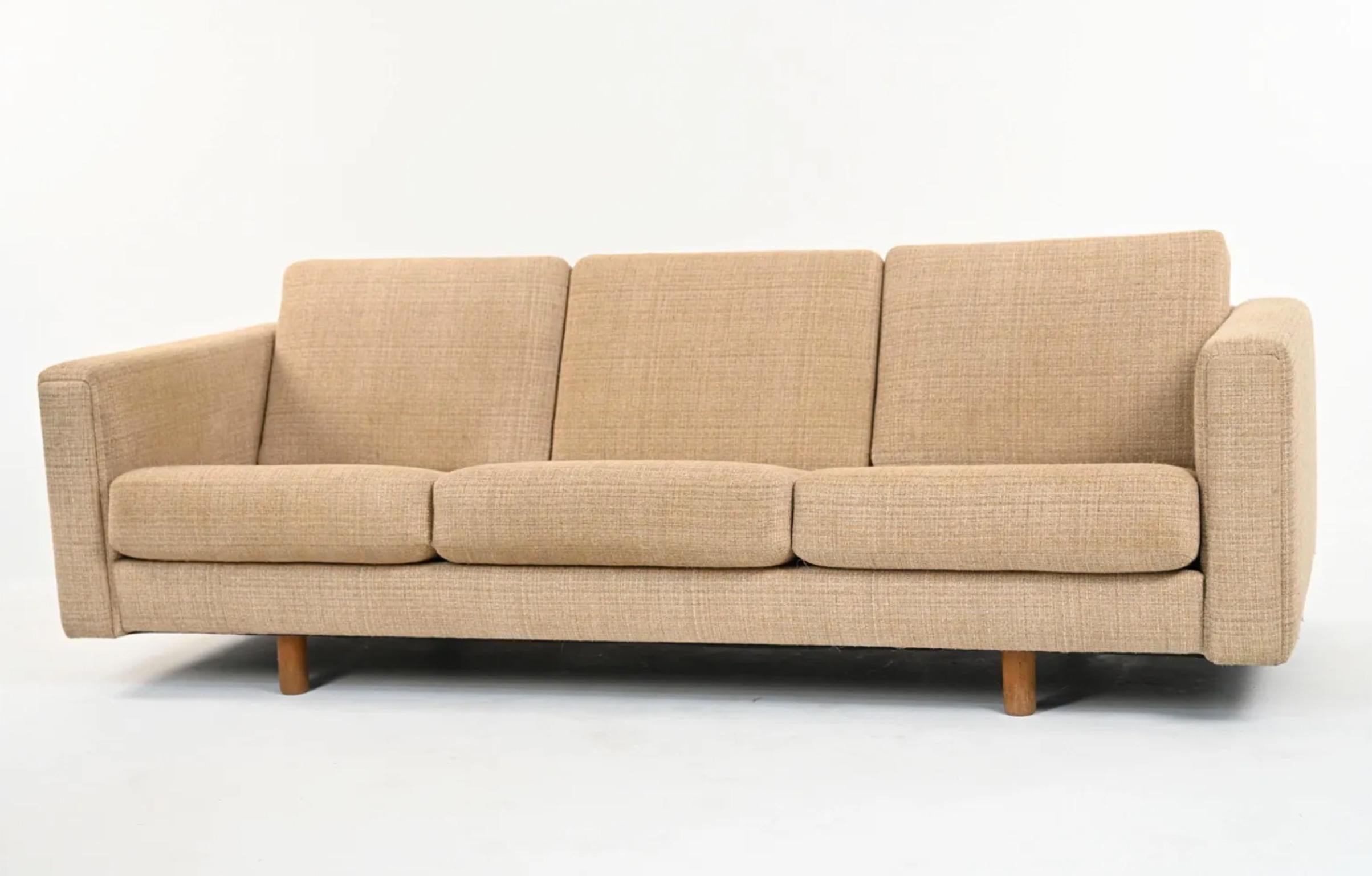 Mid-Century Modern Canapé danois à trois places modèle GE-300/3 de Hans Wegner pour GETAMA, années 1960 en vente