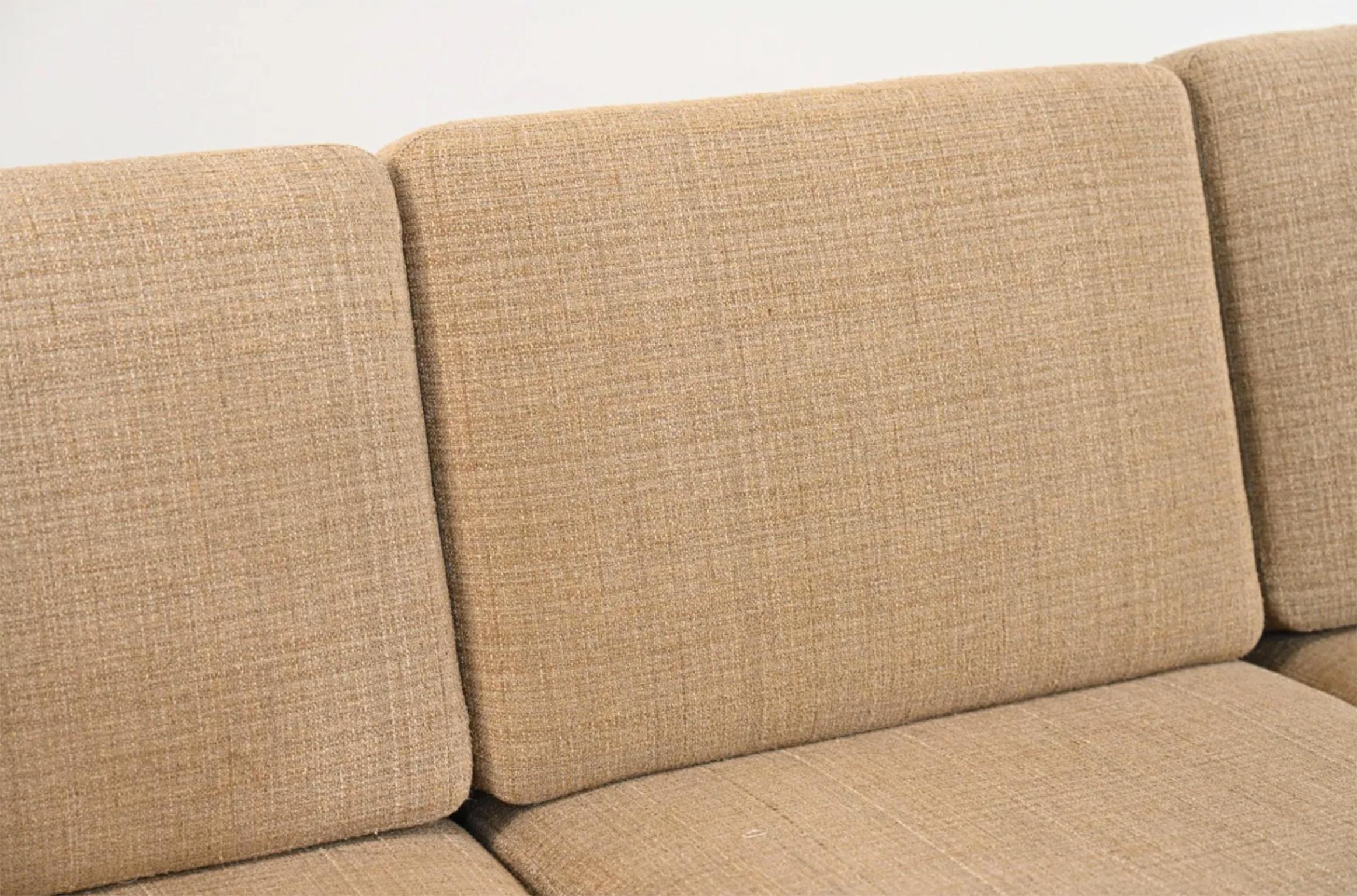 Milieu du XXe siècle Canapé danois à trois places modèle GE-300/3 de Hans Wegner pour GETAMA, années 1960 en vente