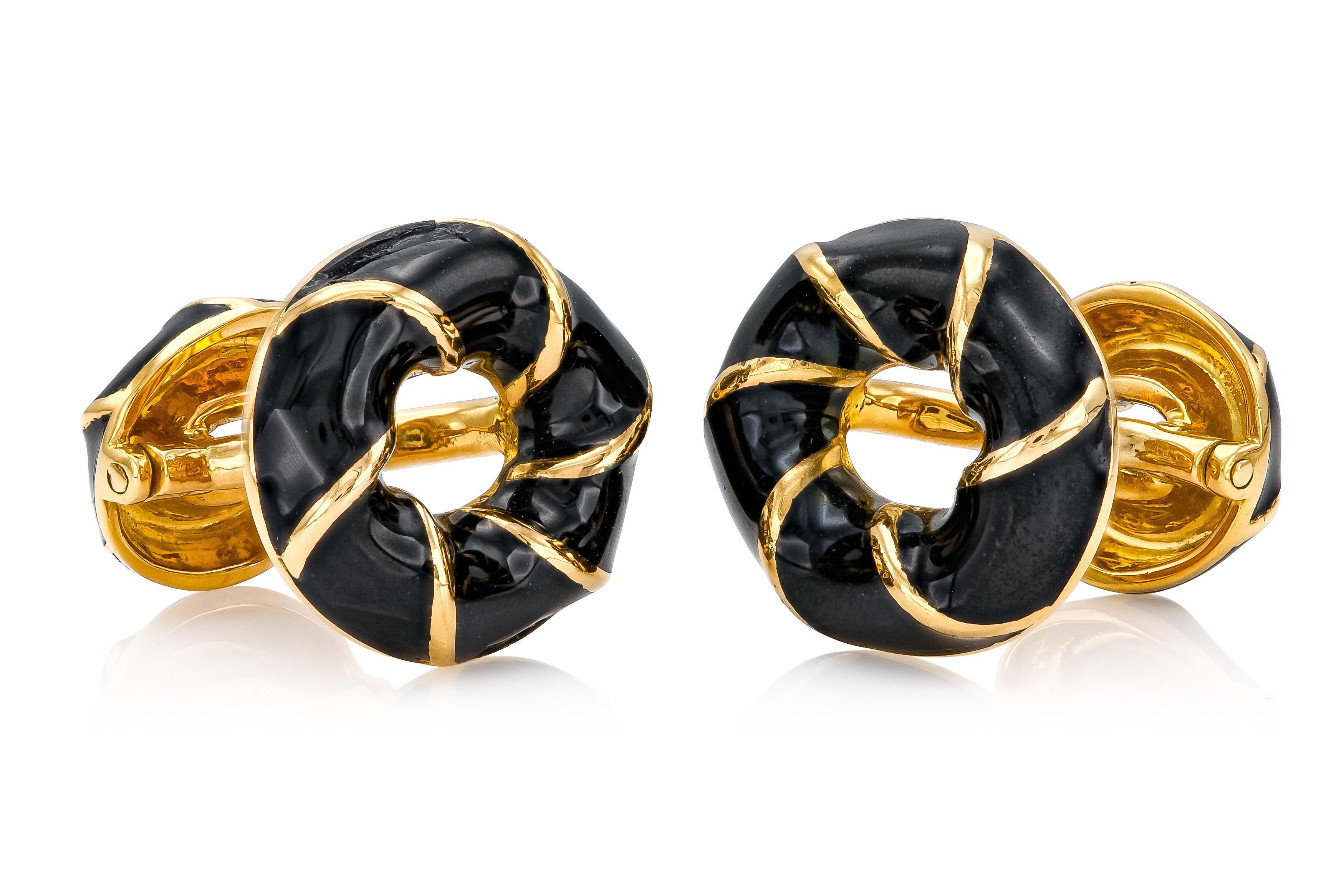 Finely crafted with black enamel over 18k yellow gold.
Signed by David Webb
Circa 1960s
11/16 x 5/8 inch