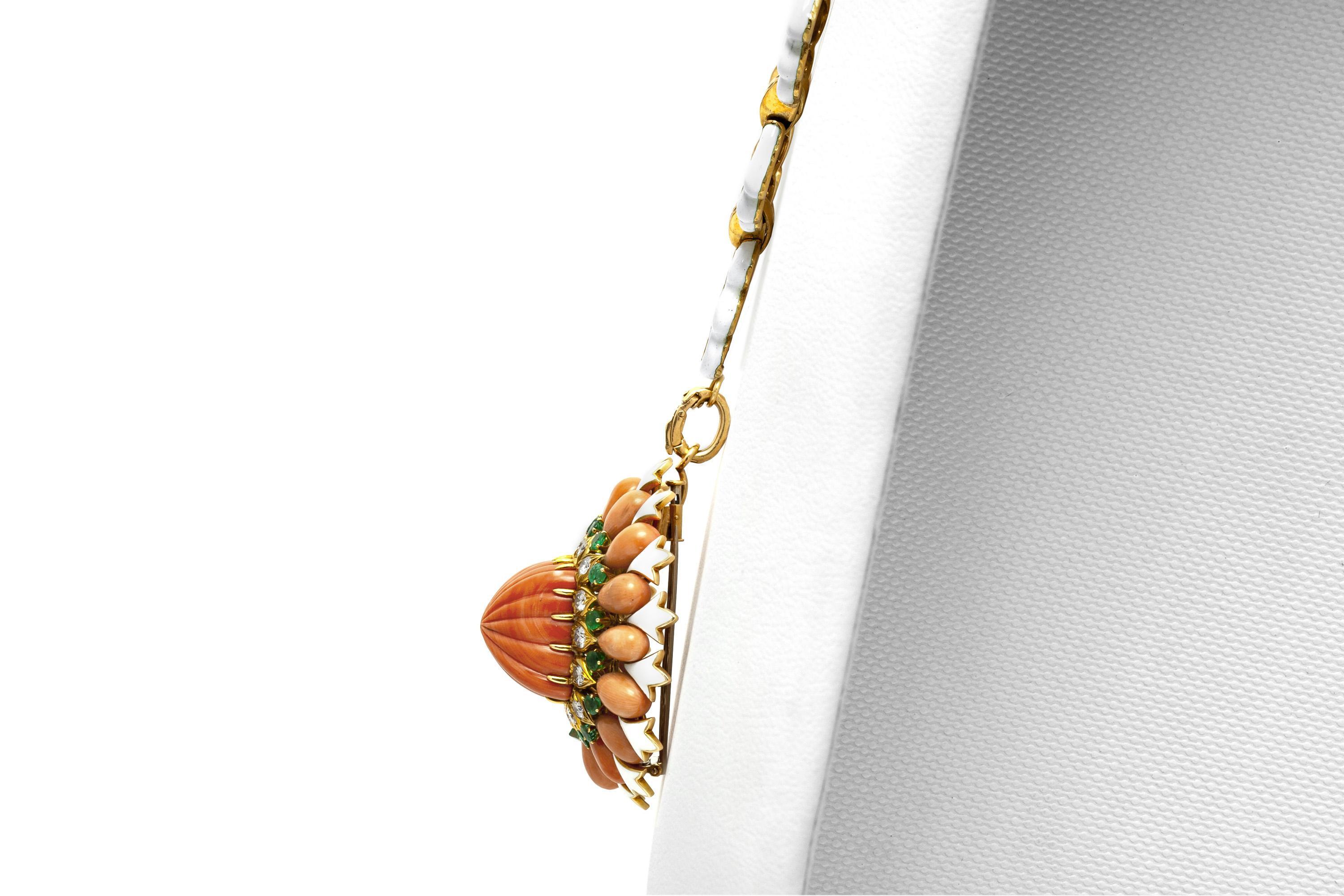 David Webb, collier sautoir avec broche et pendentif en corail sculpté, années 1960 Bon état - En vente à New York, NY