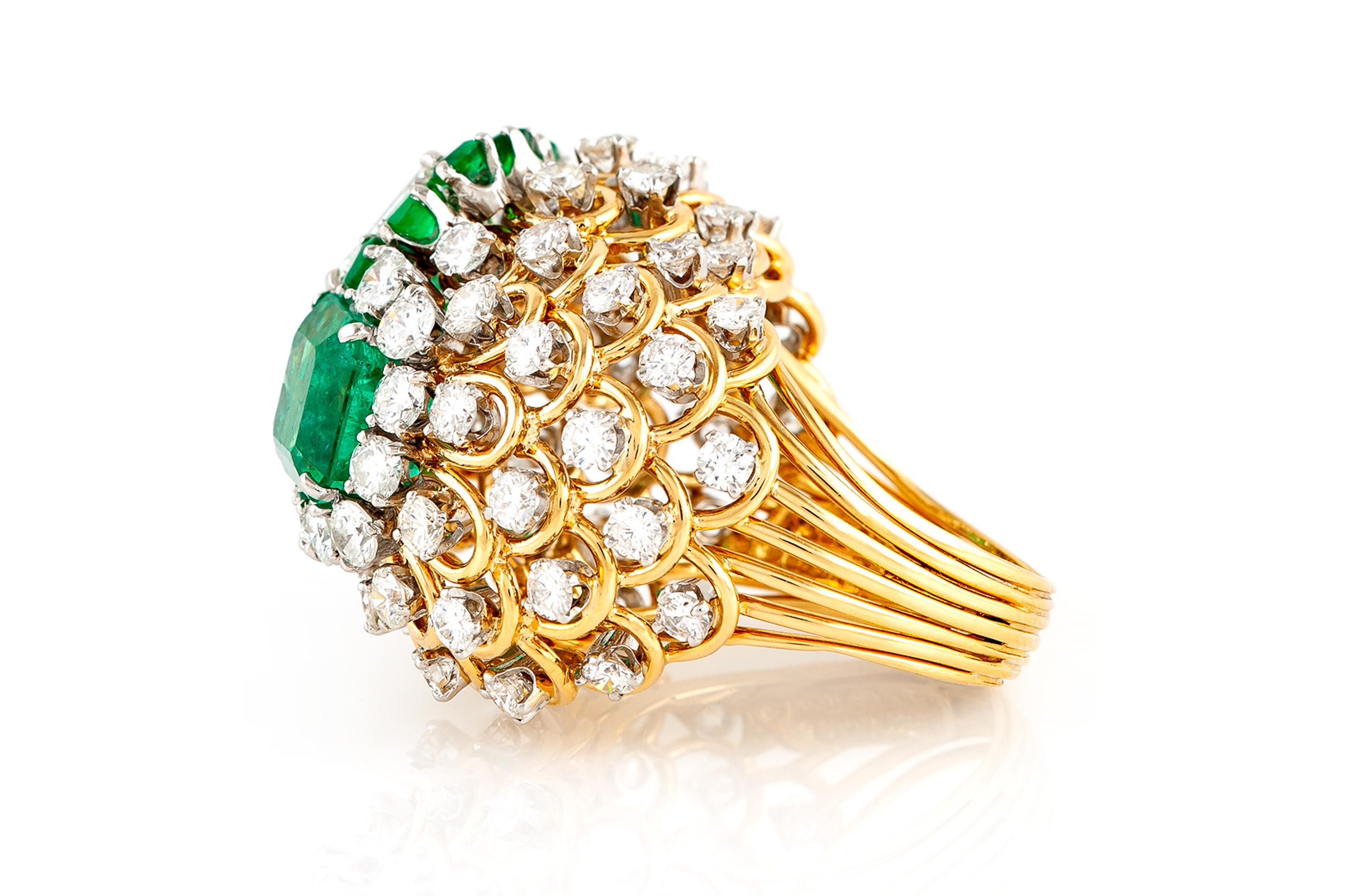 Vintage 1960s David Webb Emerald and Diamond Ring In Good Condition For Sale In New York, NY