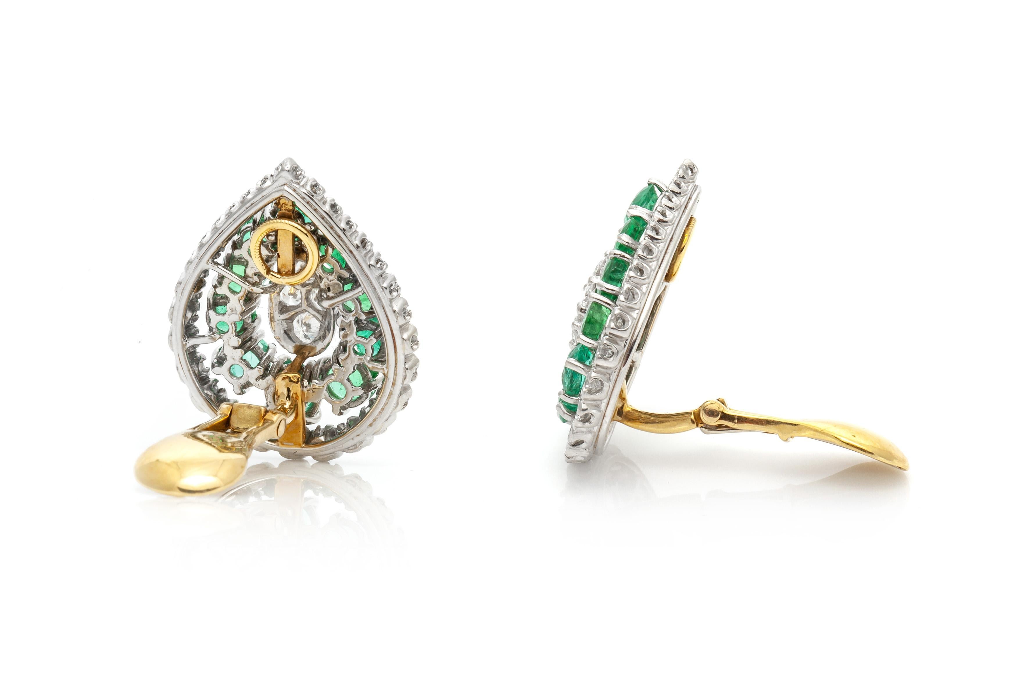 Finely crafted in 18k gold and platinum with Round Brilliant cut Diamonds weighing a total of approximately 4.50 carats and Round cut Emeralds weighing a total of approximately 8.50 carats.
Signed by David Webb
Circa 1960s
1 x 7/8 inch