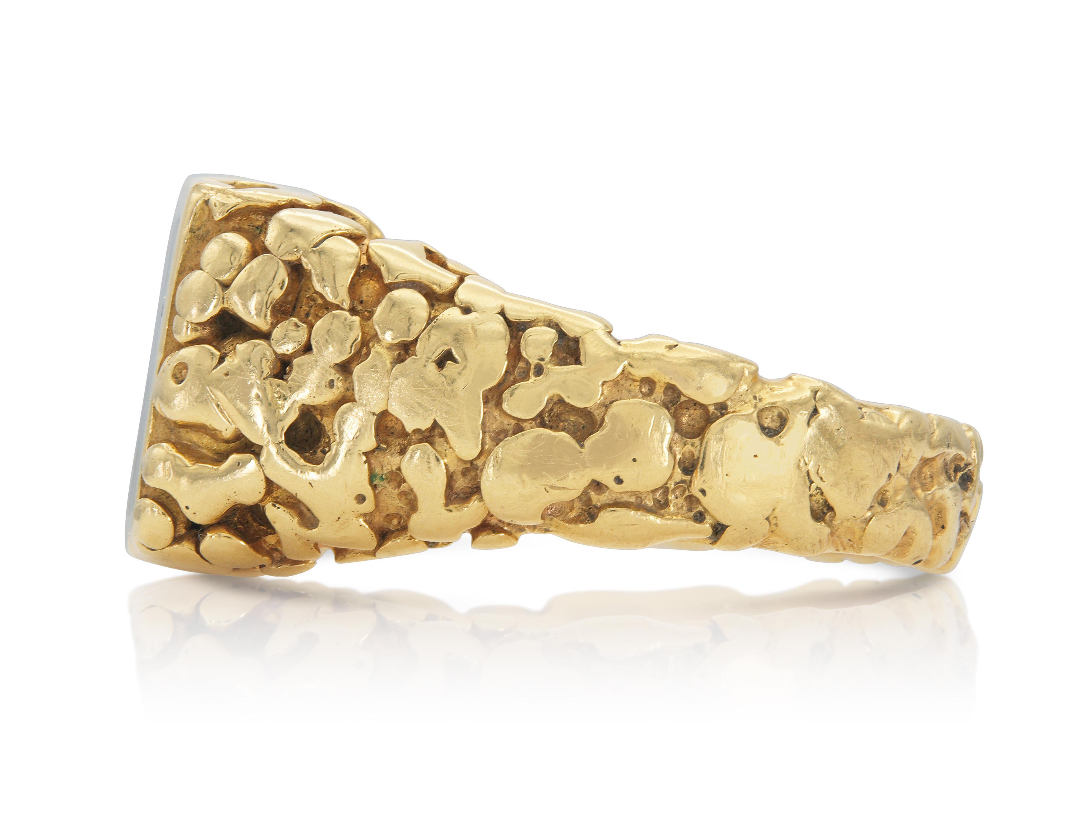 Vintage 1960s David Webb Gold and Enamel Initial Ring In Good Condition For Sale In New York, NY