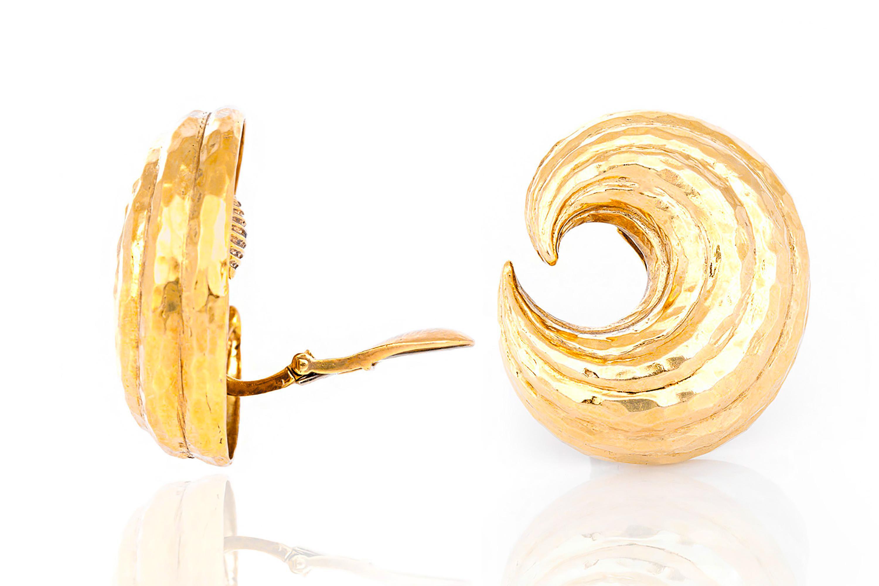 Finamente elaborada en oro amarillo de 18 quilates.
Firmado por David Webb
Alrededor de 1960
1 1/2 x 1 1/4
