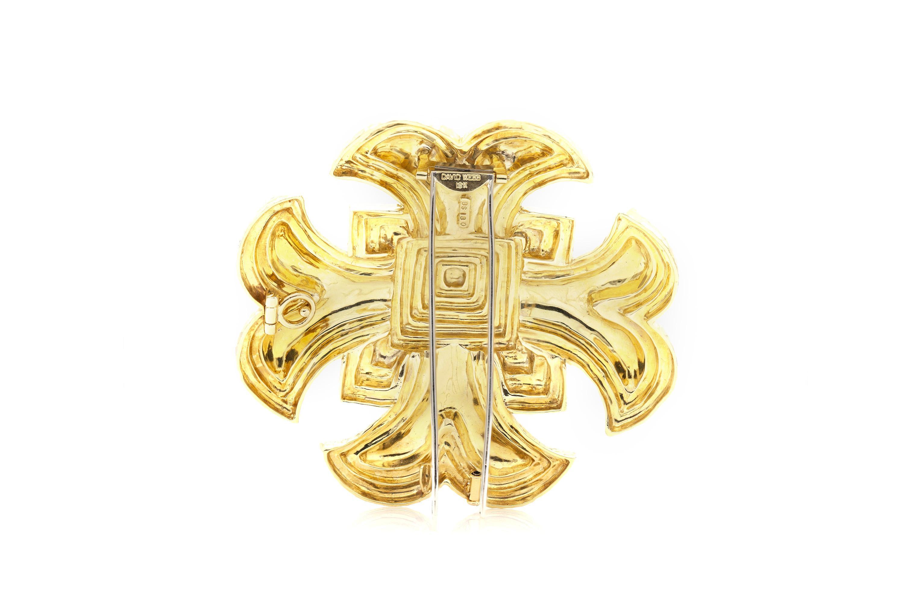 Vintage 1960s David Webb Gold Maltese Cross Brooch In Good Condition For Sale In New York, NY