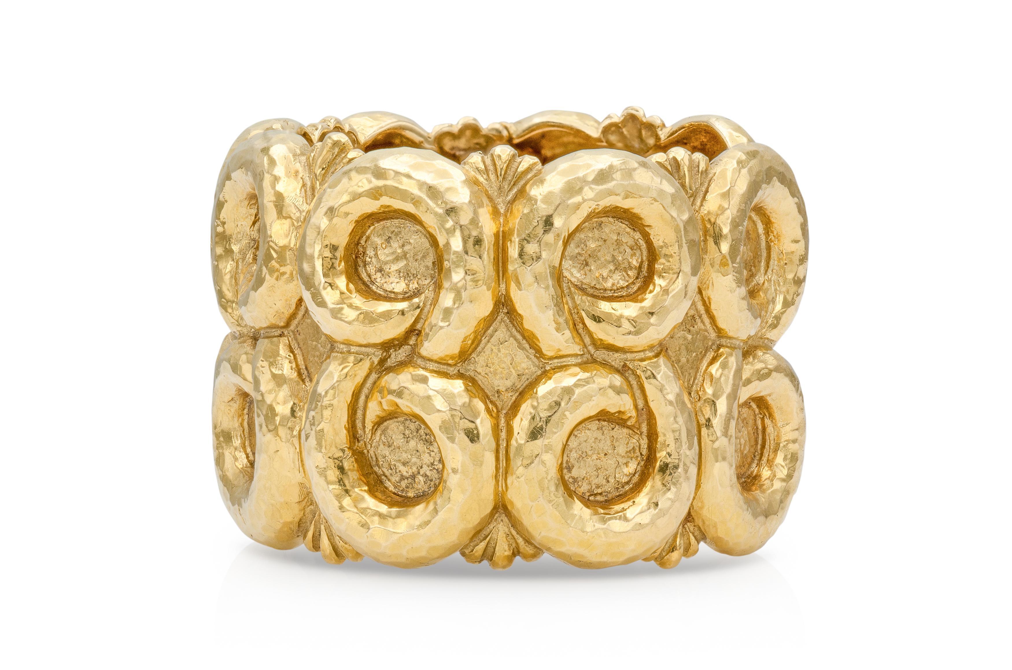 Finely crafted in 18k yellow gold.
Signed by David Webb
Circa 1960s
Size 6 inches
