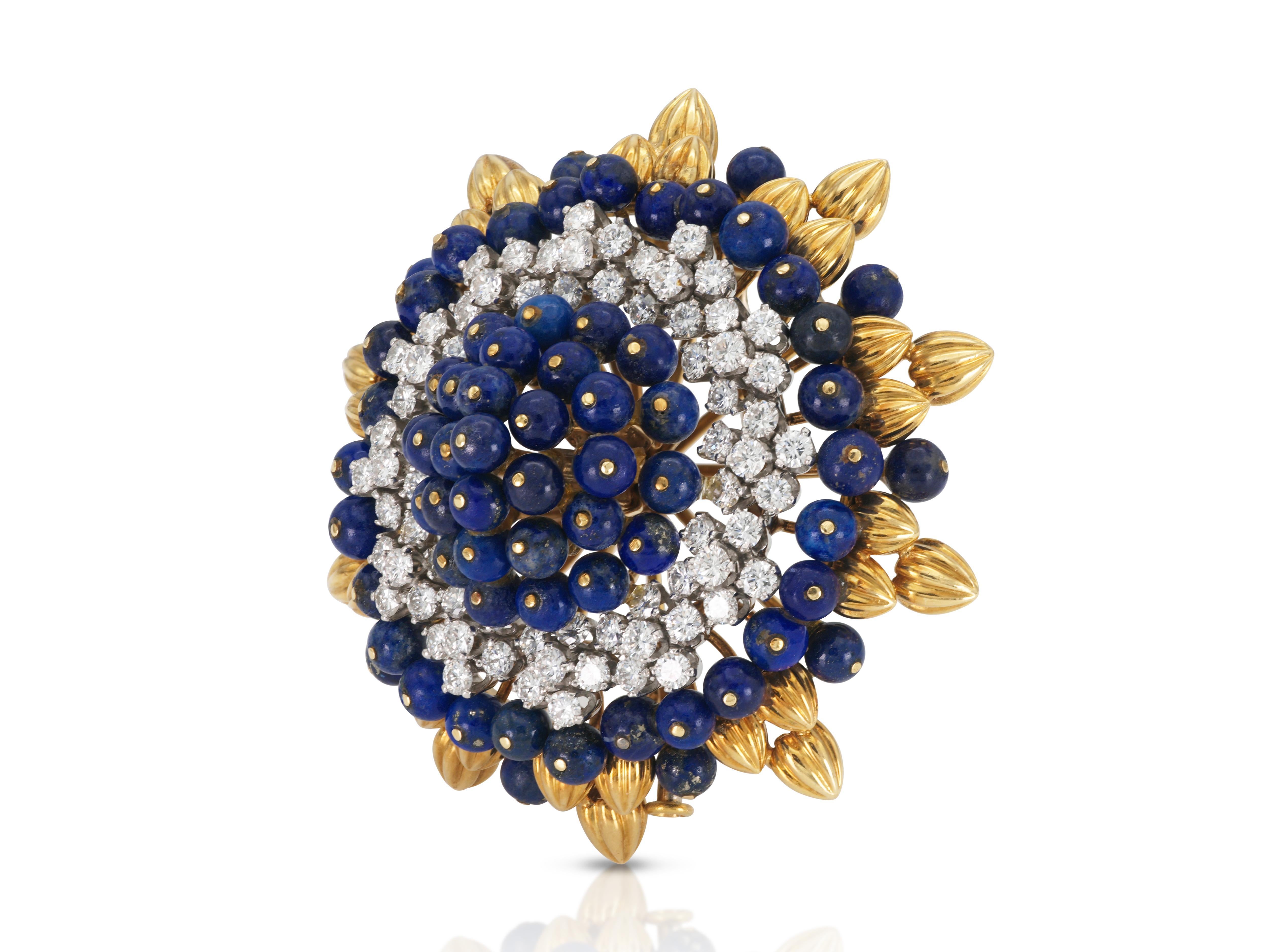 Finely crafted in 18k yellow gold with Lapis Lazuli beads and Round Brilliant cut Diamonds weighing approximately a total of 5.00 carats.
Signed by David Webb
Circa 1960s
2 inch diameter