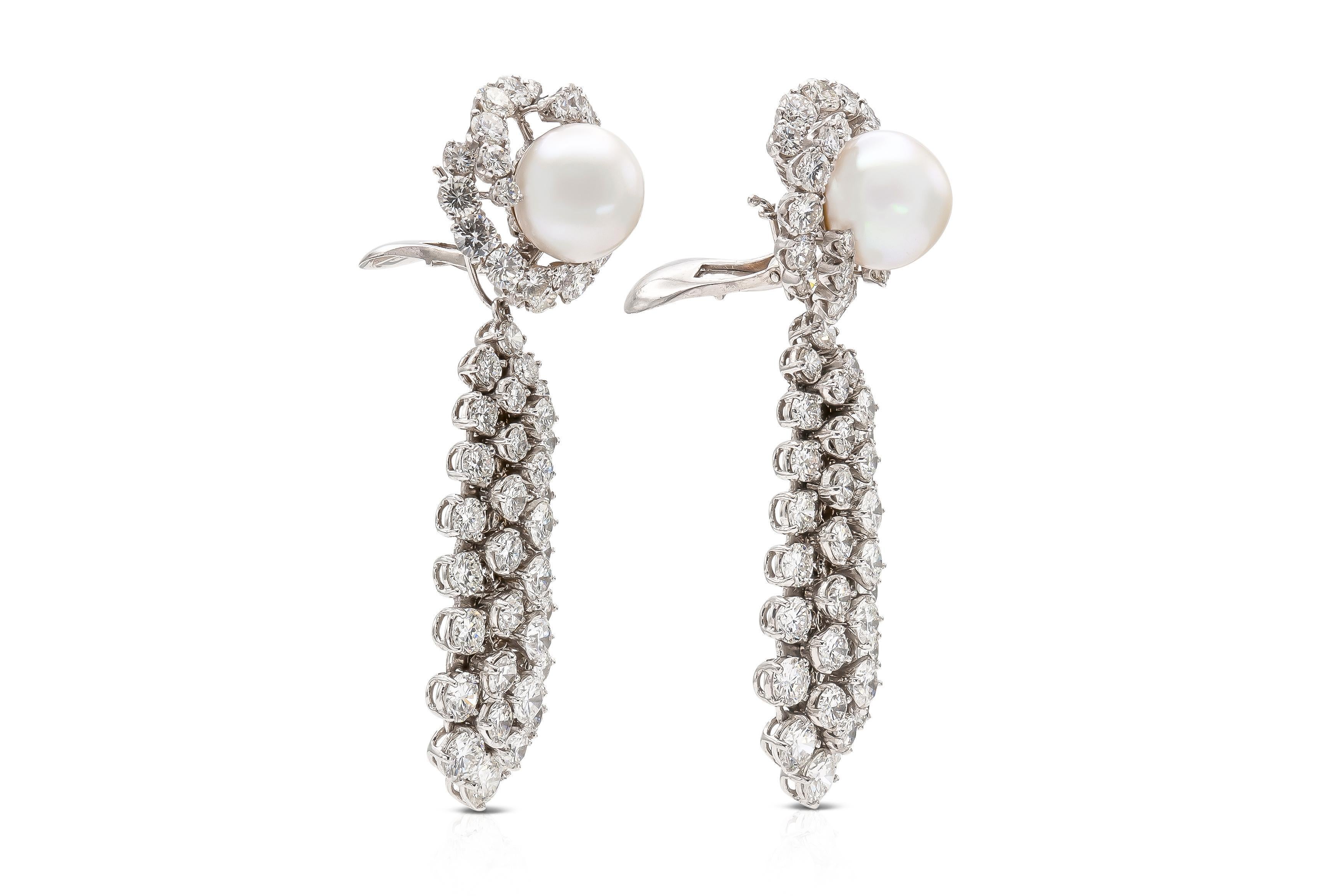 Finely crafted in platinum and 18k white gold with Cultured Pearls measuring 13mm, and Round Brilliant cut Diamonds.
Signed by David Webb
Circa 1960s
Top part: 1 inch diameter
Detachable dangle: 1 3/4 inch
Comes with its certificate of authenticity.