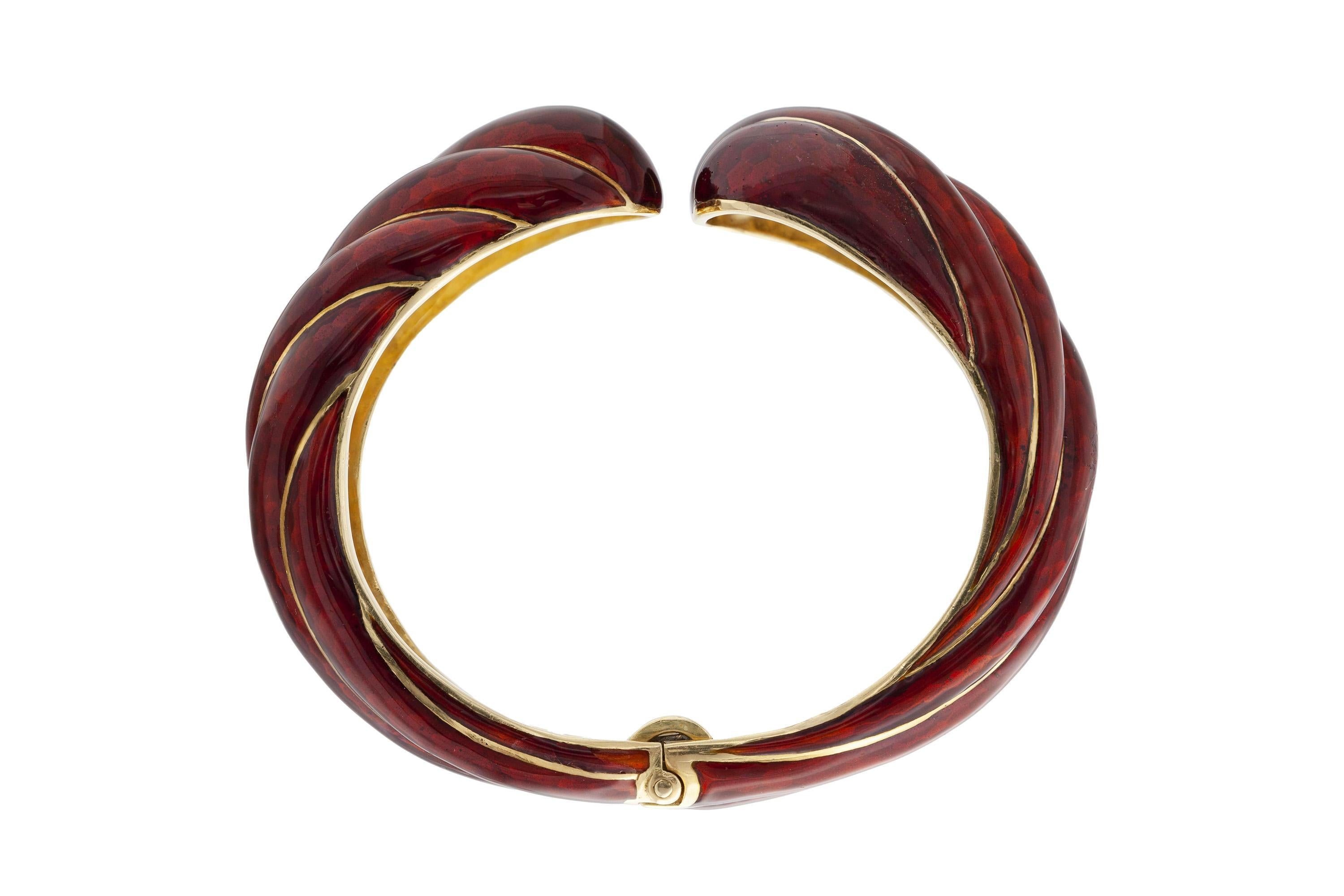 Vintage 1960s David Webb Red Enamel Cuff Bracelet In Good Condition For Sale In New York, NY