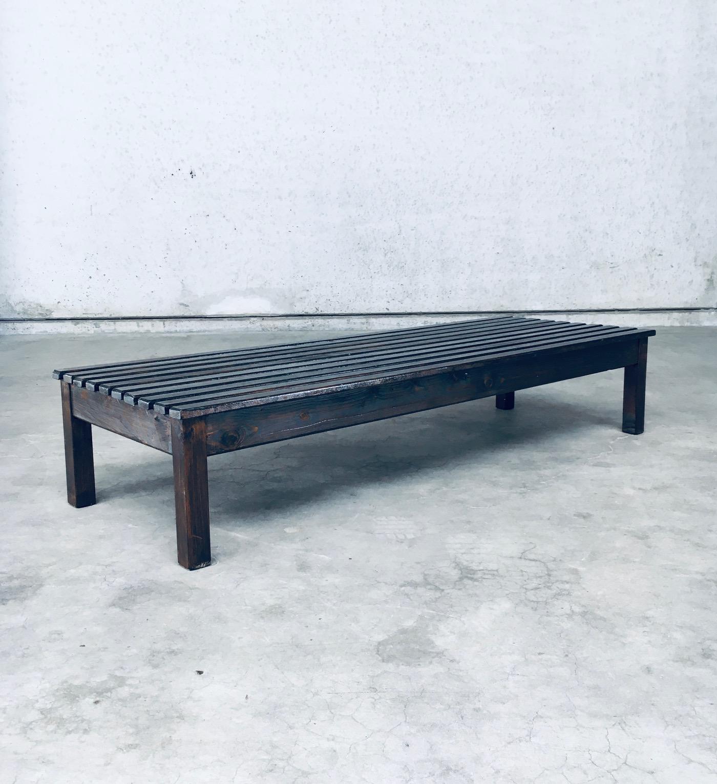 Vintage 1960's Design Stained Pine Low Slat Bench In Good Condition For Sale In Oud-Turnhout, VAN