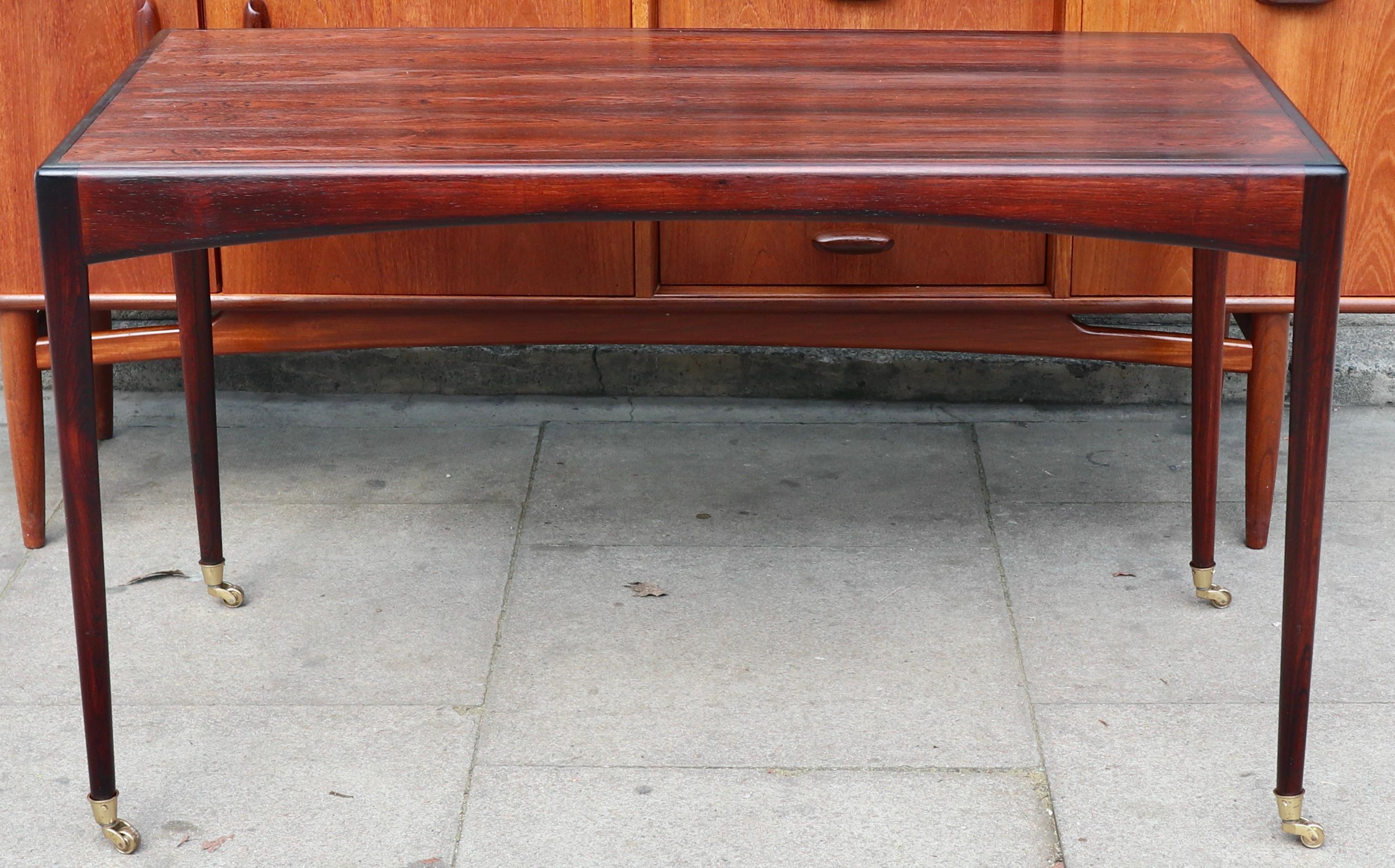 Table de bureau/table console moderne des années 1960 en bois de rose Rio, Kristian Vedel en vente 9