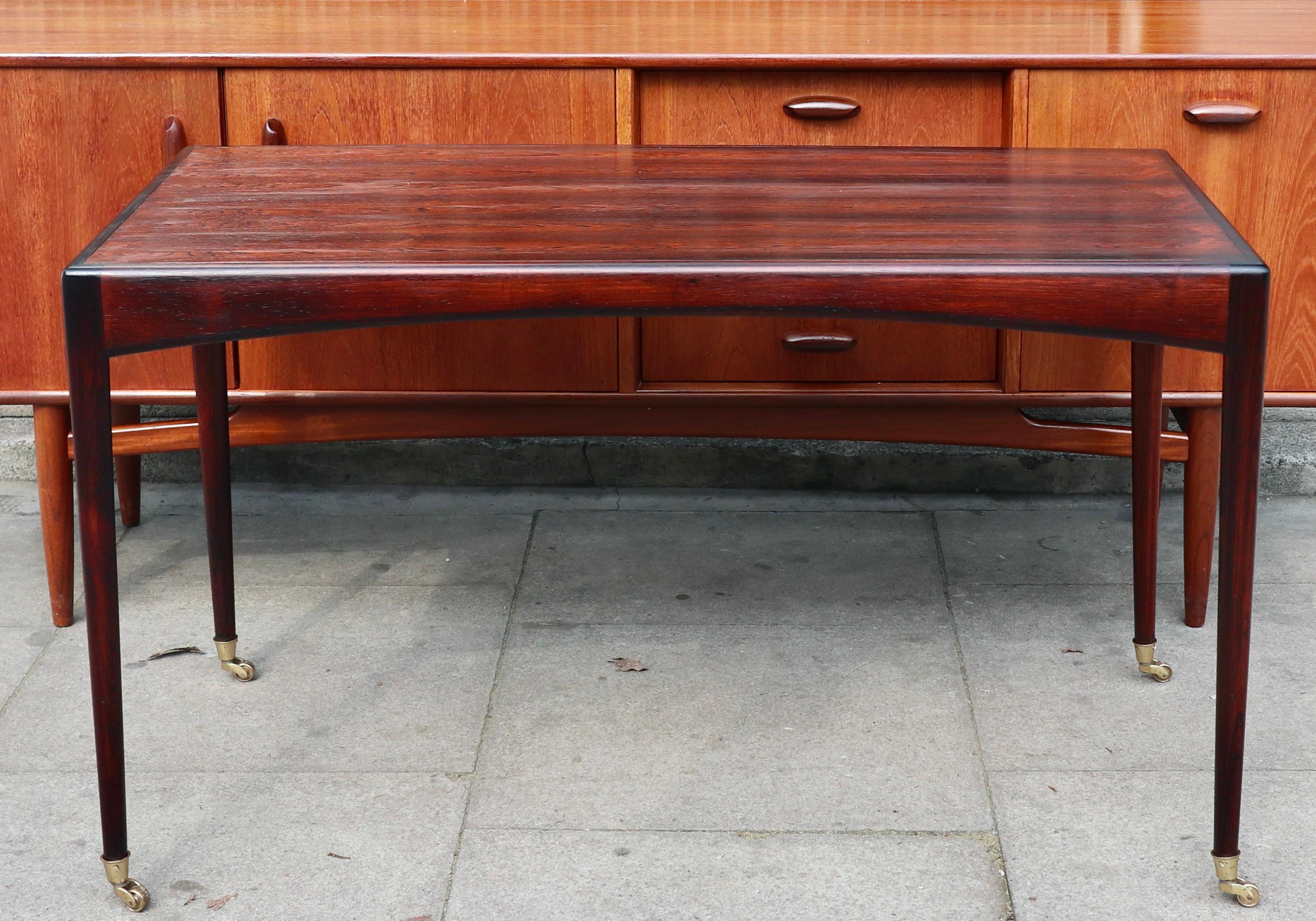 Table de bureau/table console moderne des années 1960 en bois de rose Rio, Kristian Vedel en vente 10