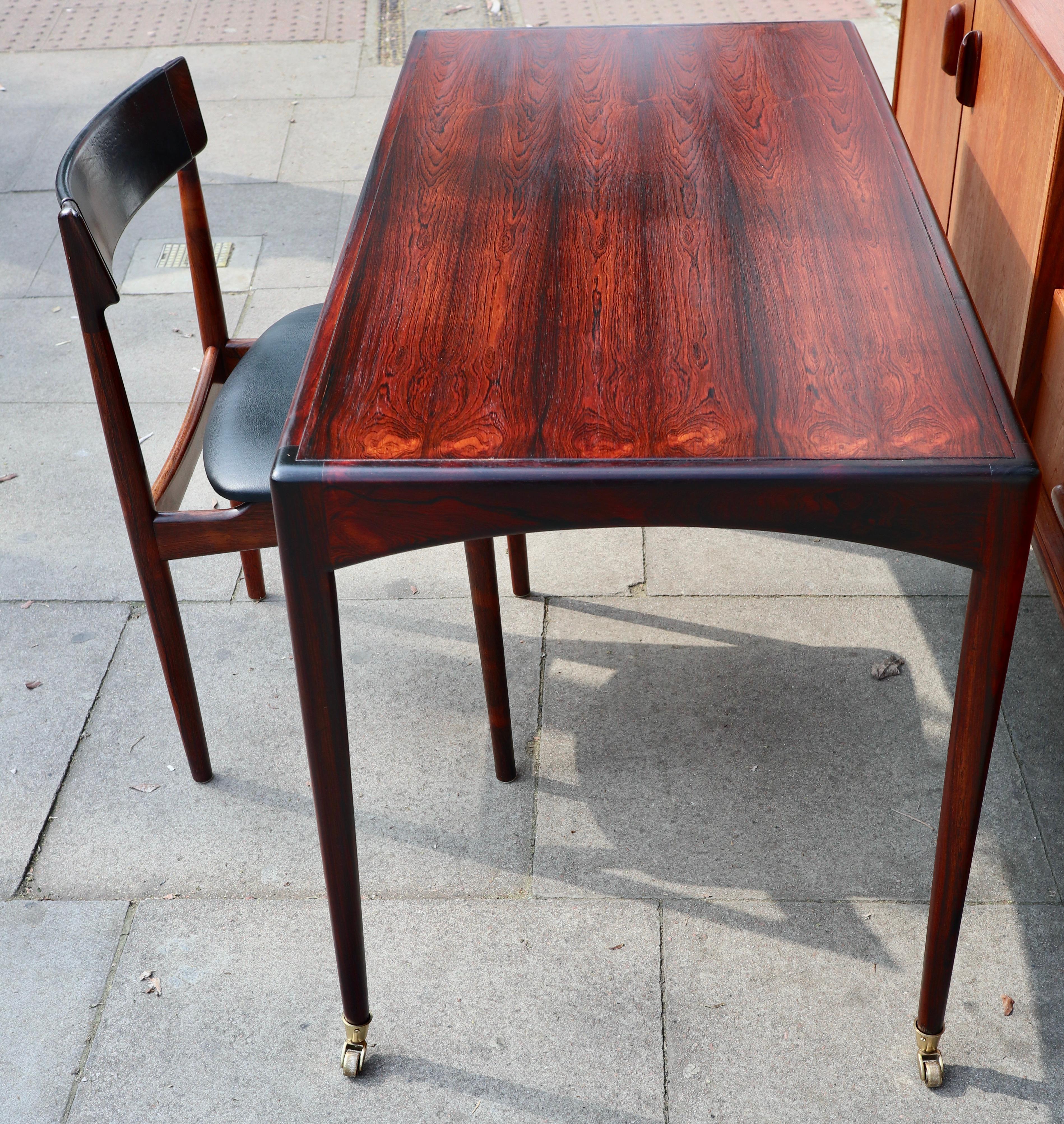 Mid-Century Modern Table de bureau/table console moderne des années 1960 en bois de rose Rio, Kristian Vedel en vente