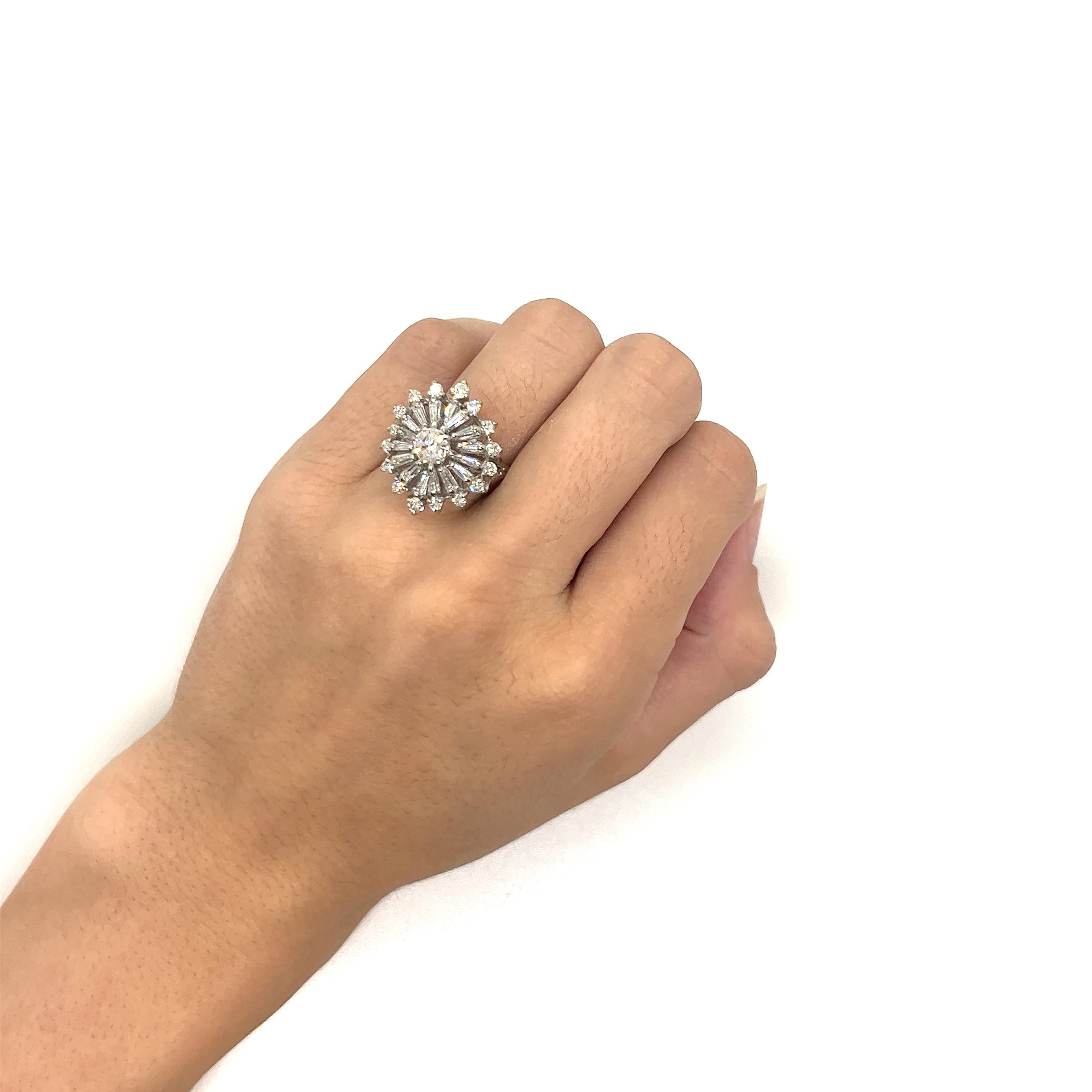 Vintage 1960s Diamond Starburst Cocktail Ring In Good Condition For Sale In Boston, MA