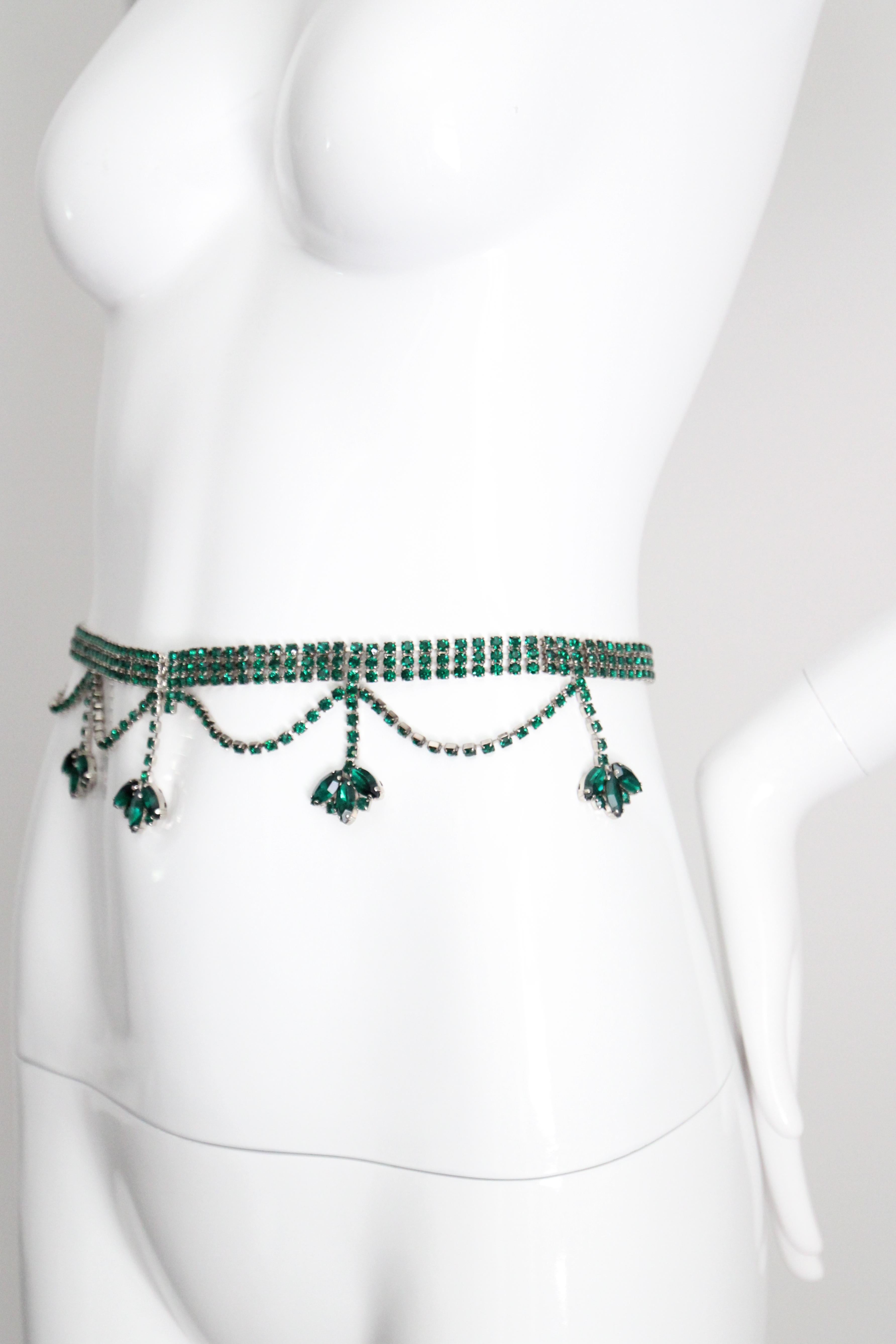 Cintura vintage anni '60 in smeraldo con strass, dichiarazione di Greene & Greene UK 10 US 6 In condizioni buone in vendita a Cheltenham, GB