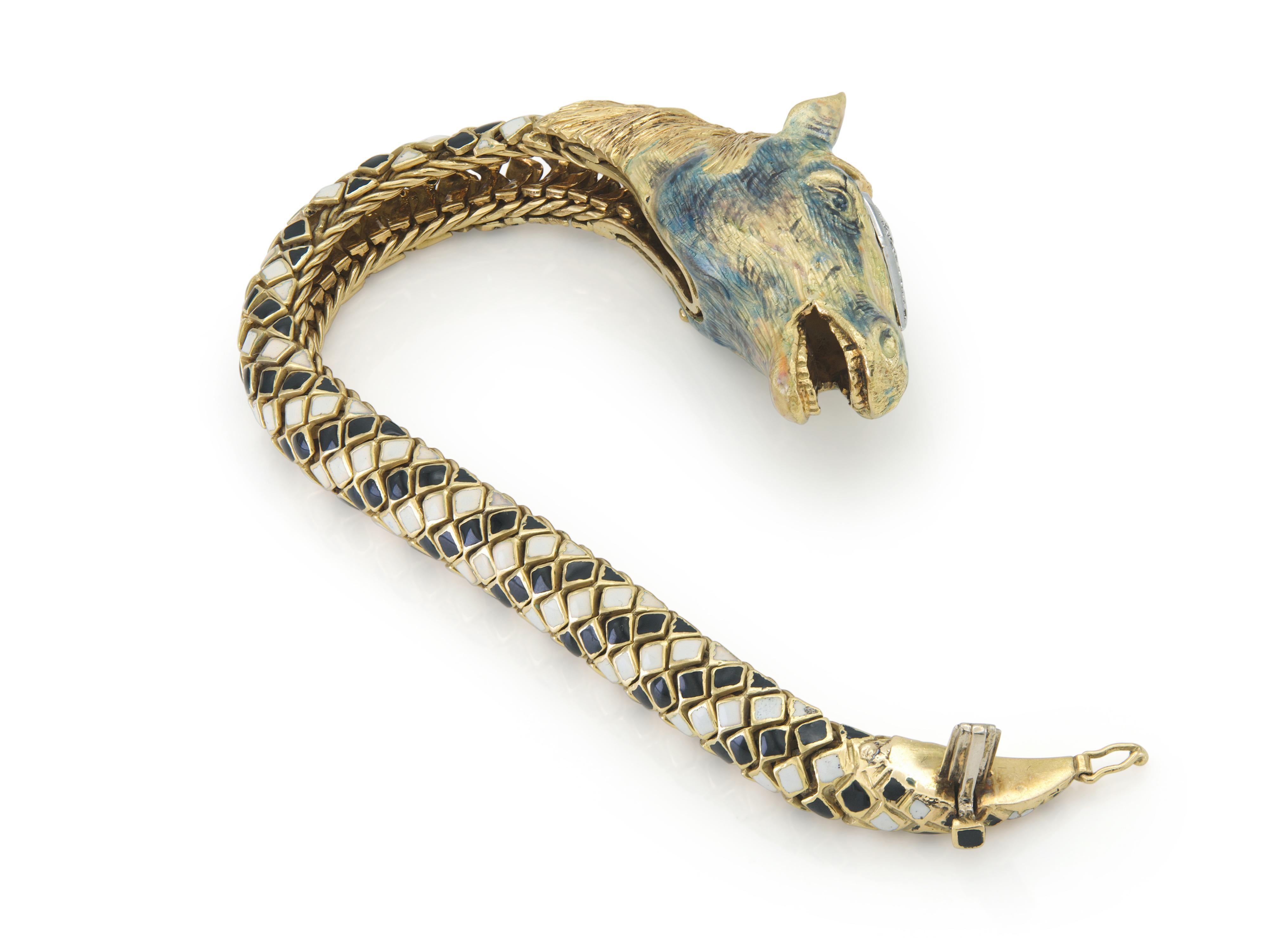 Pulsera vintage años 60 Caballo esmaltado con diamantes en Bueno estado para la venta en New York, NY