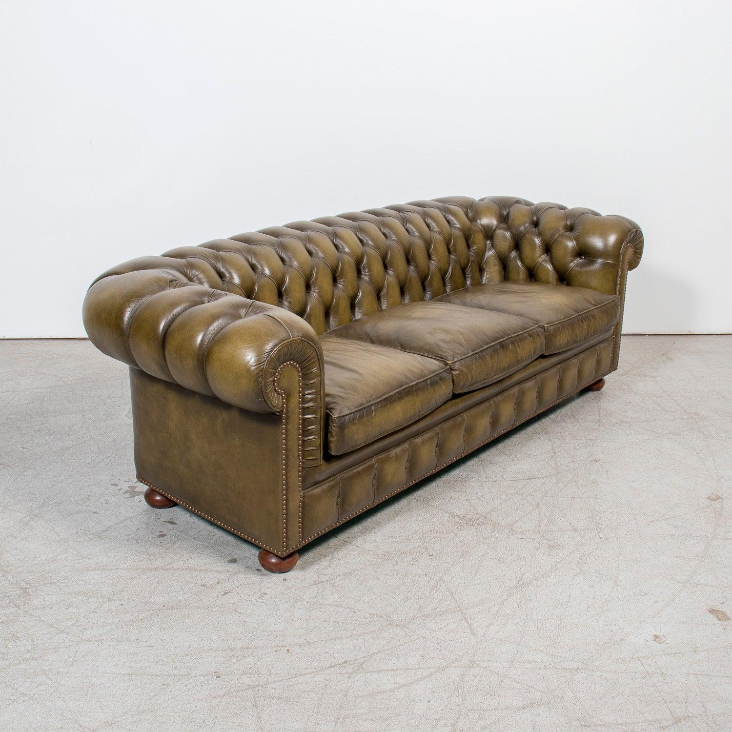 Vintage 1960s English Chesterfield Sofa in Olive Green Leather For Sale 5